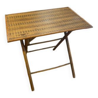 Folding table