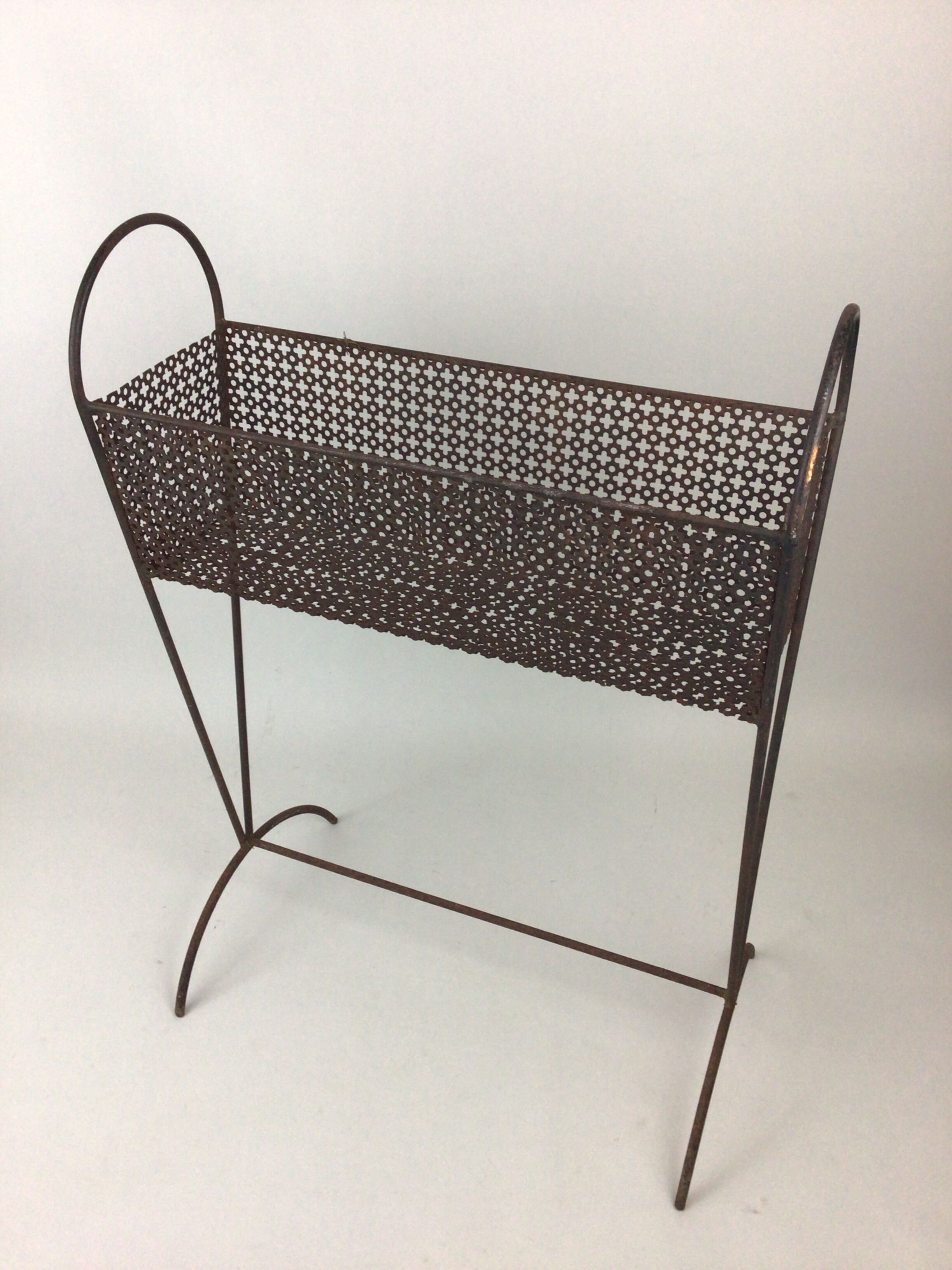 Planter in iron and perforated metal