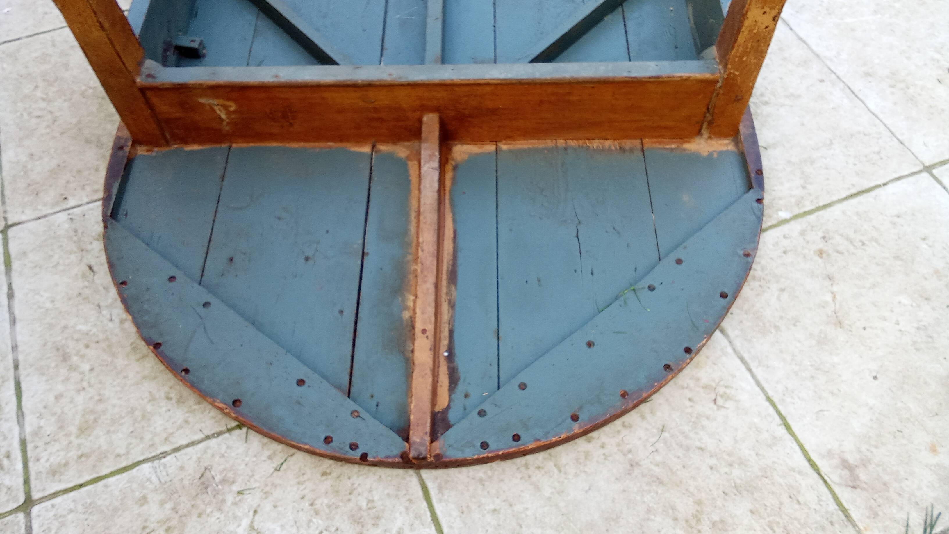 Old oval farm table 2m42