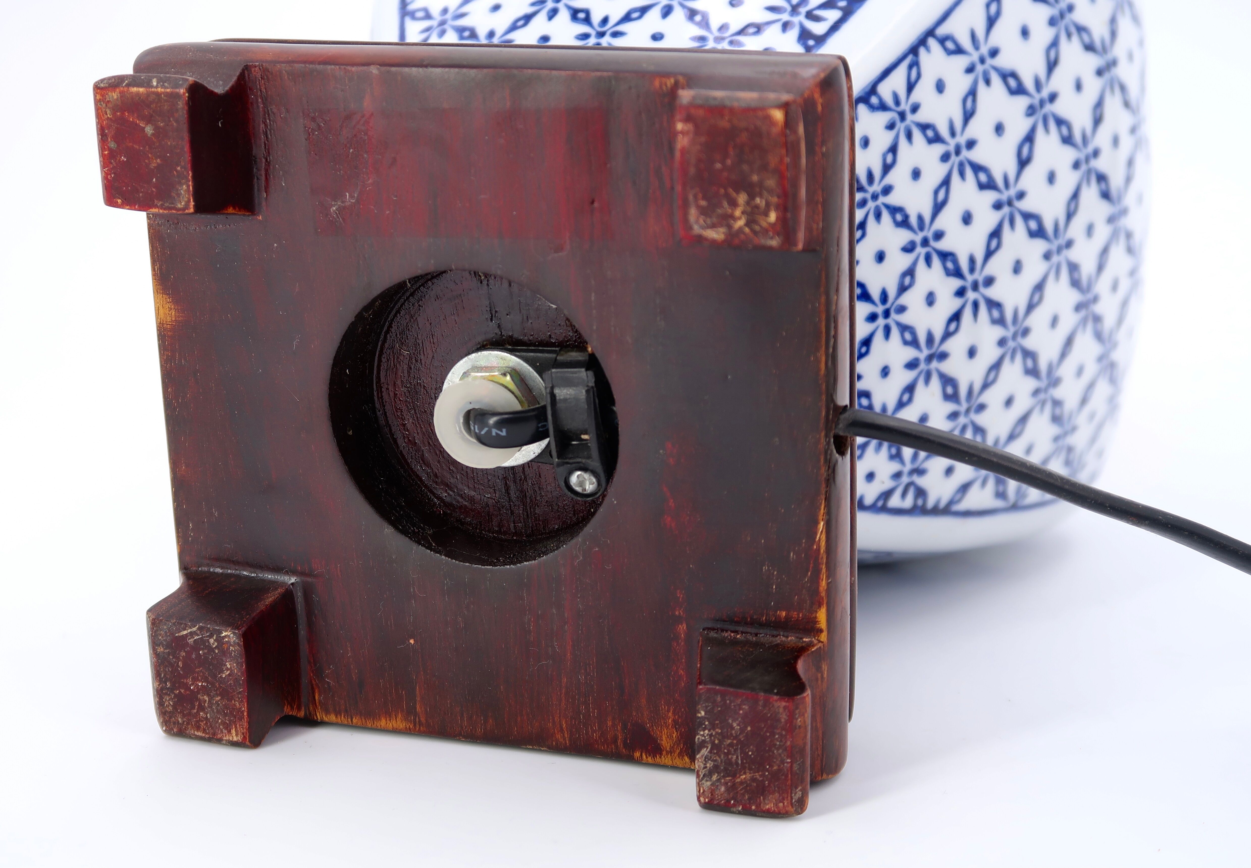 White and blue porcelain lamp