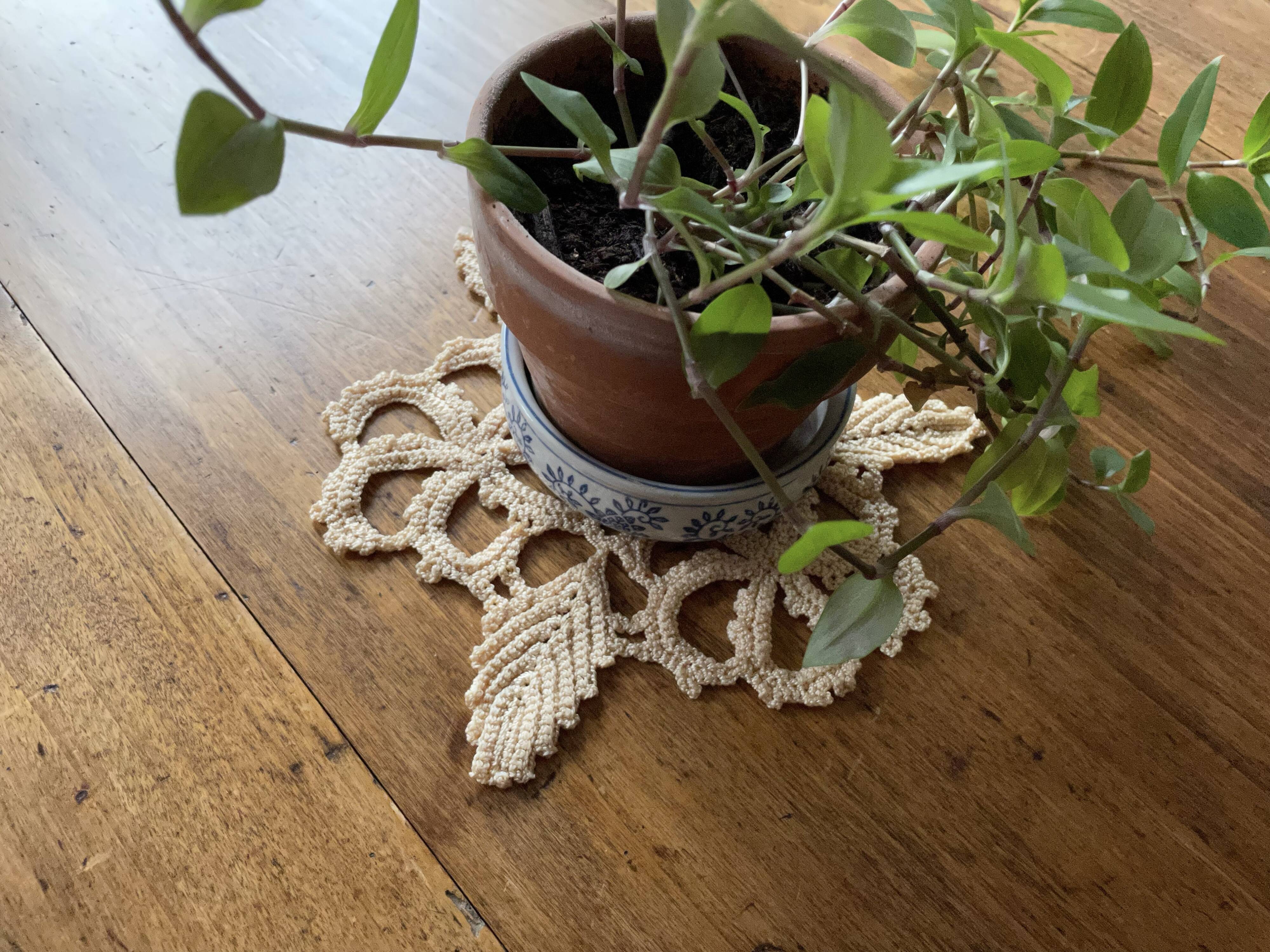 Crochet placemat, vintage, beige