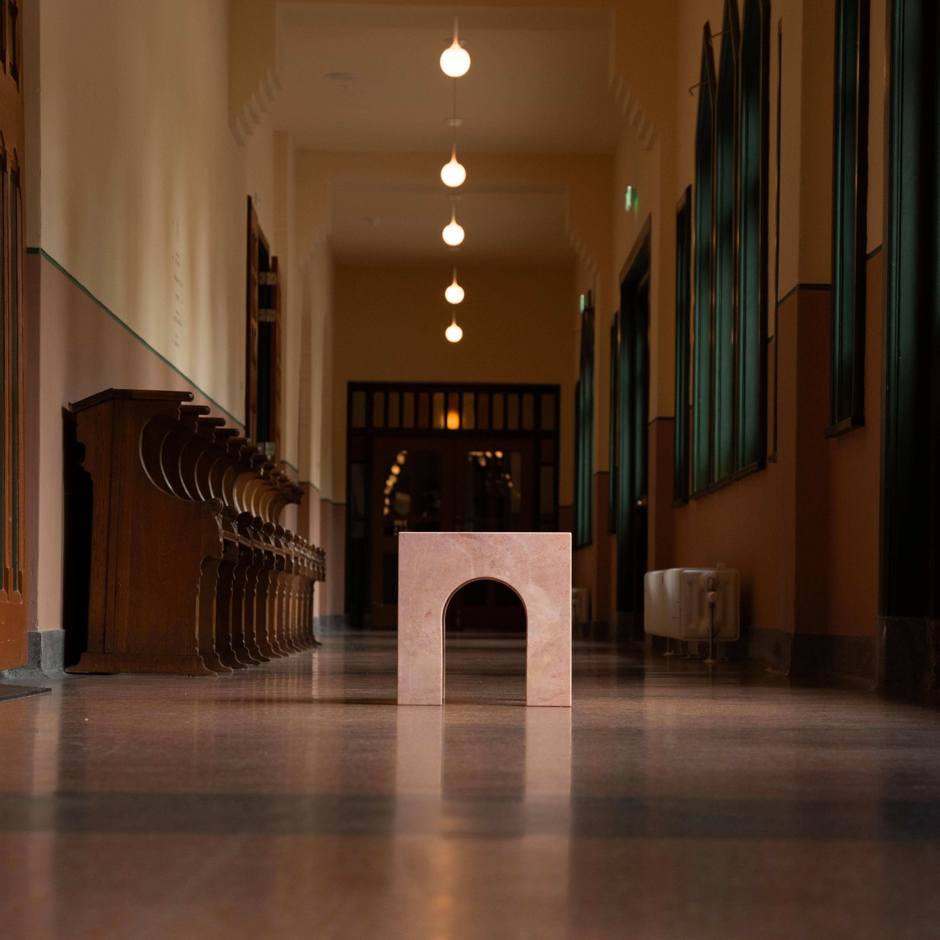Table d'appoint en marbre rose