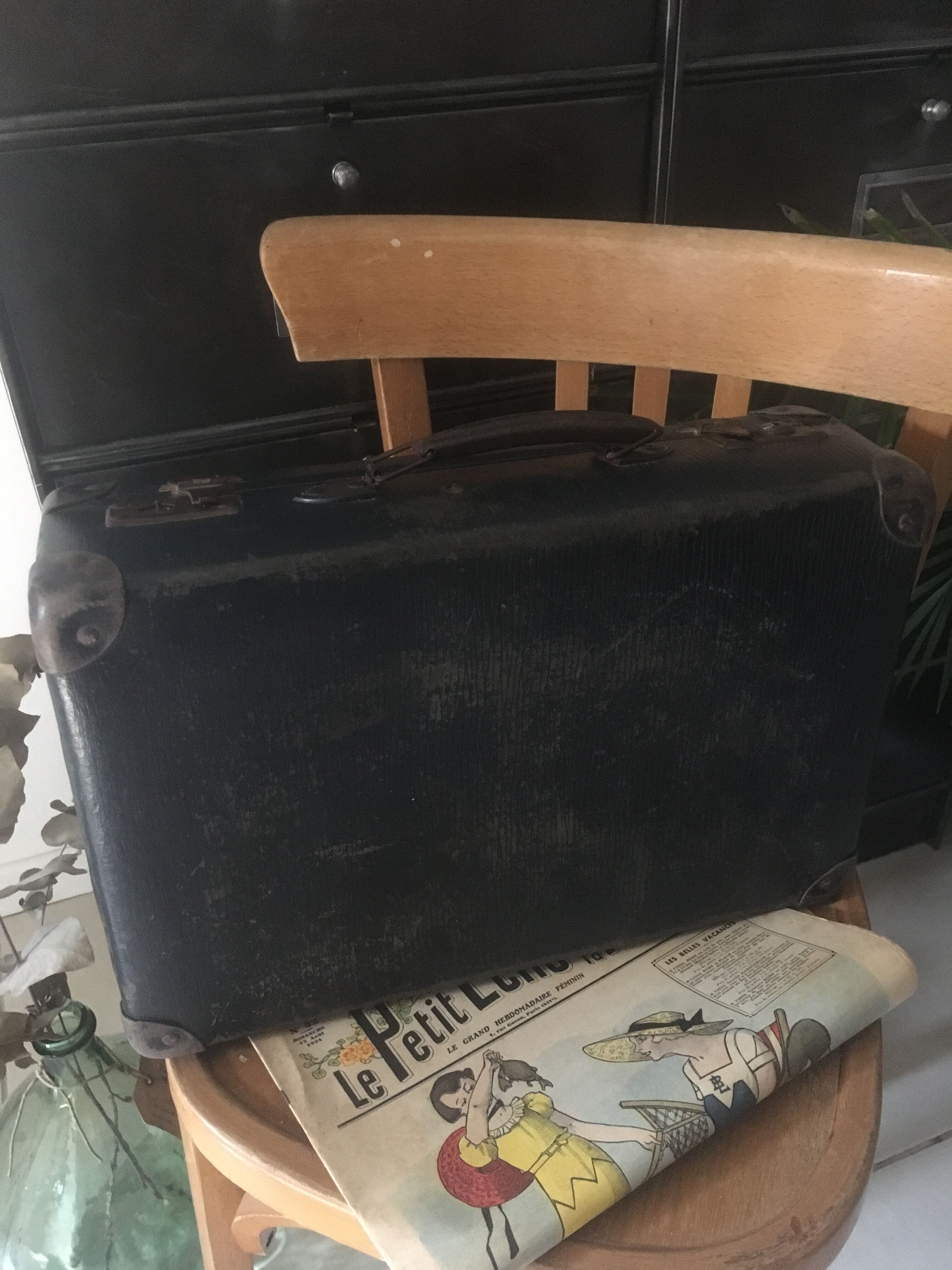 Suitcase reinforced cardboard