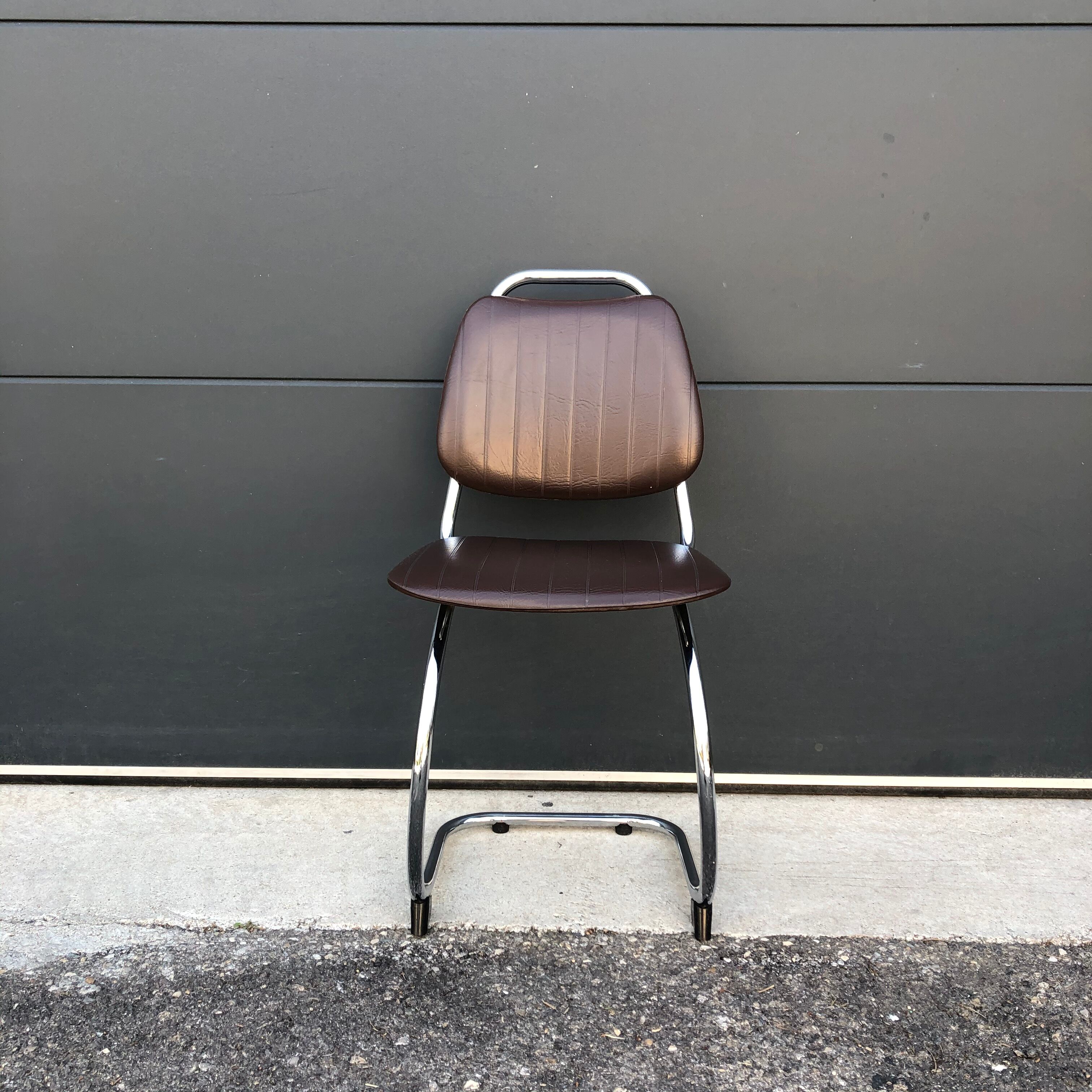 Roundtable and chairs