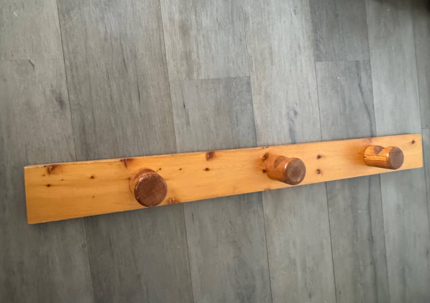 Porte manteau Charlotte Perriand en pin