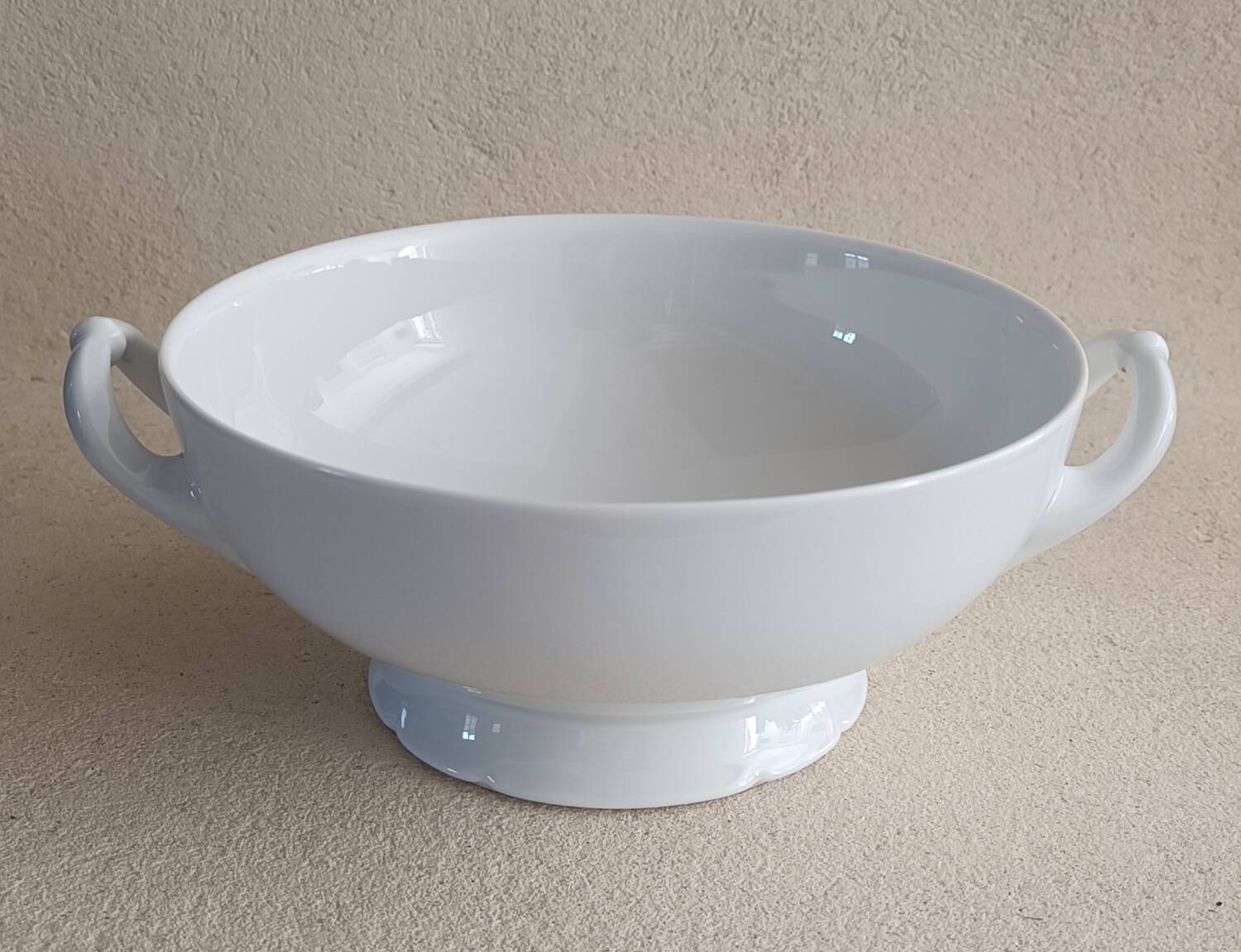 Porcelain handle cup
