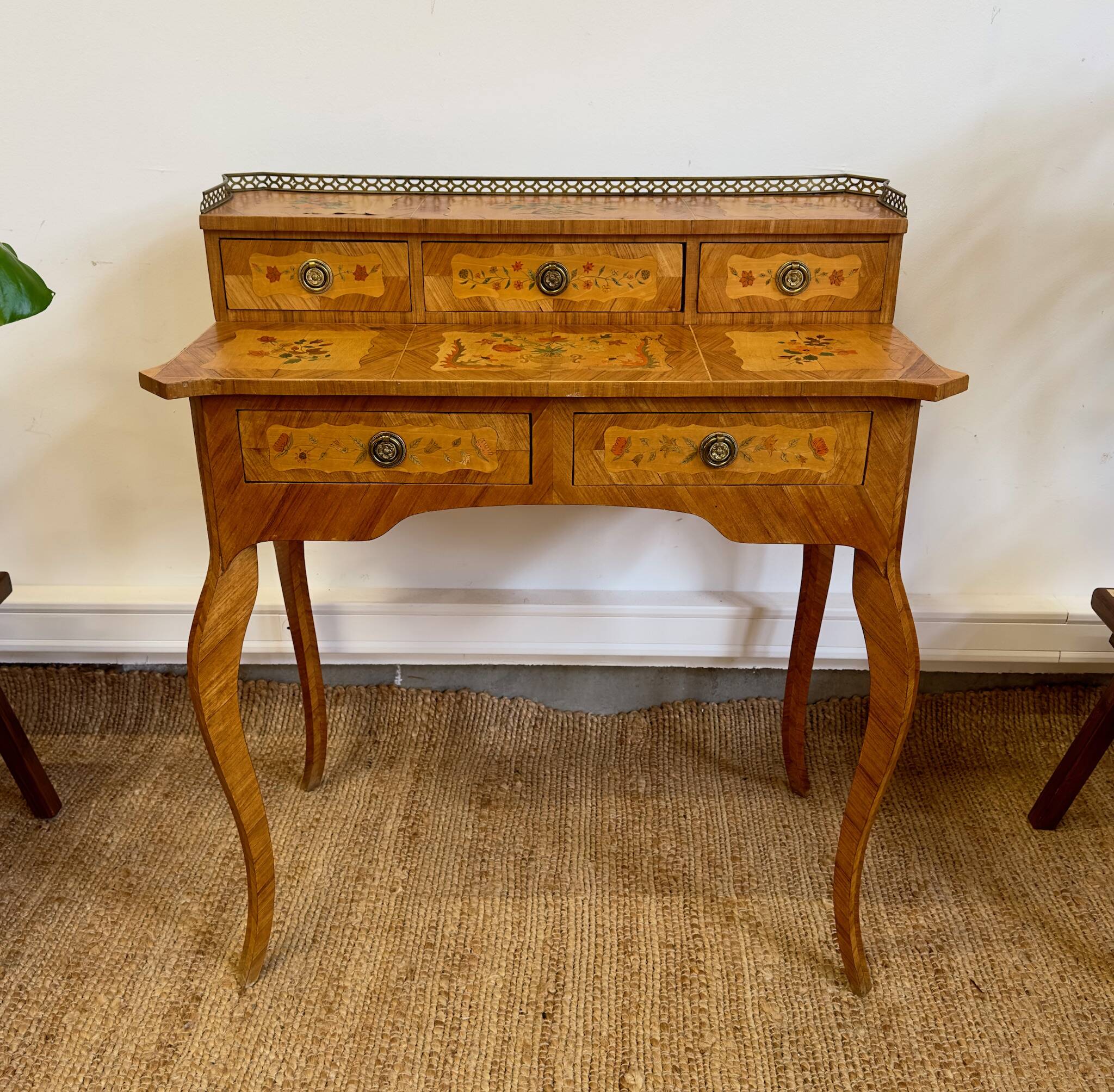 Marquetry wooden bonheur du jour – Floral decoration – Louis XV style