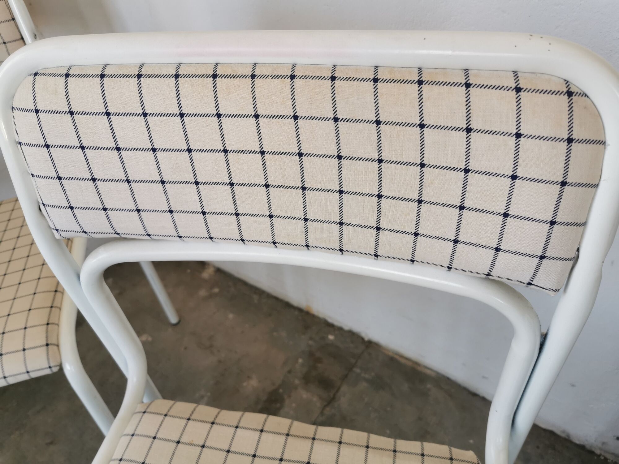 Set of 4 tubular metal chairs from the 90s