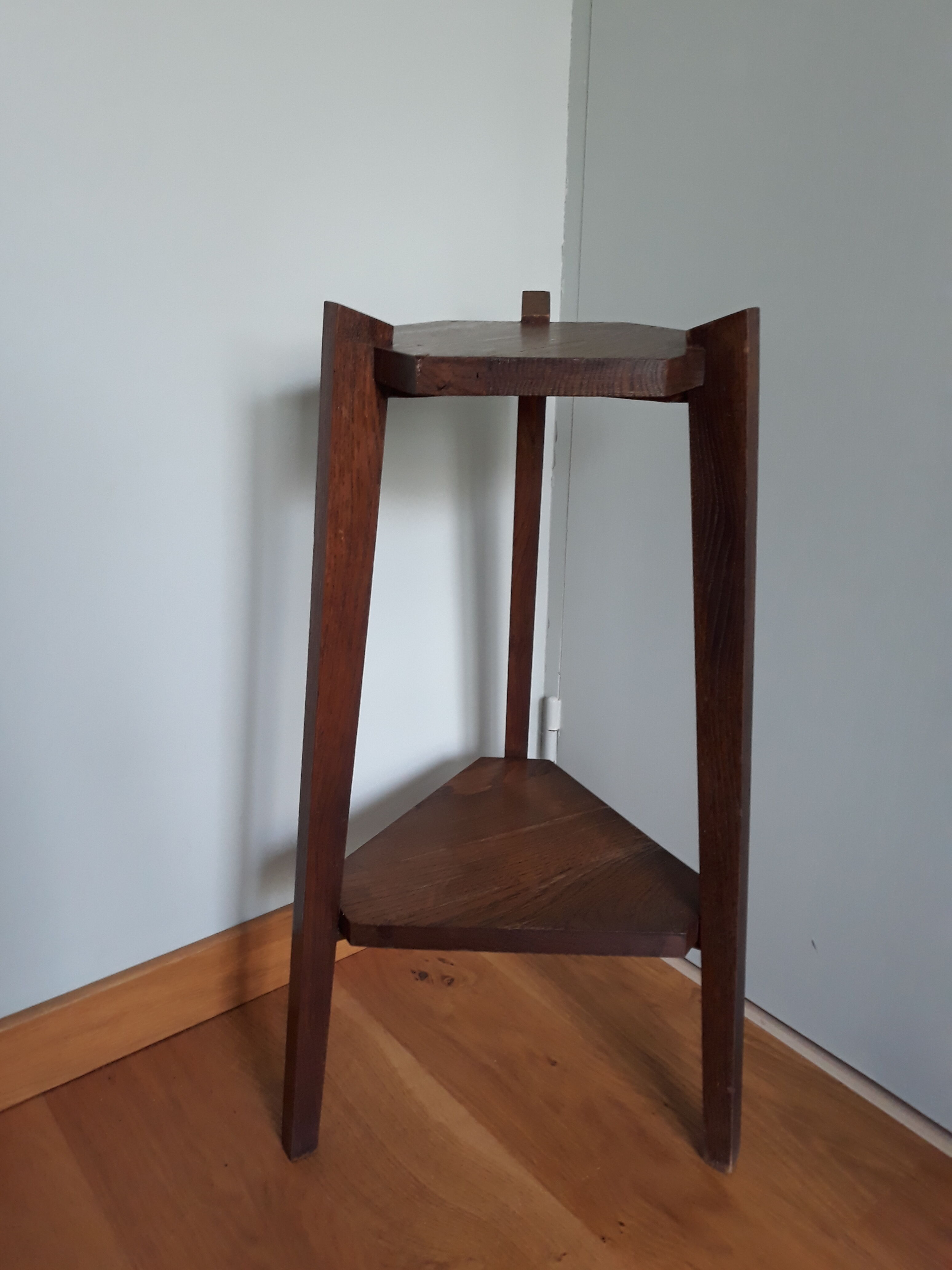 Tripod harness plant holder