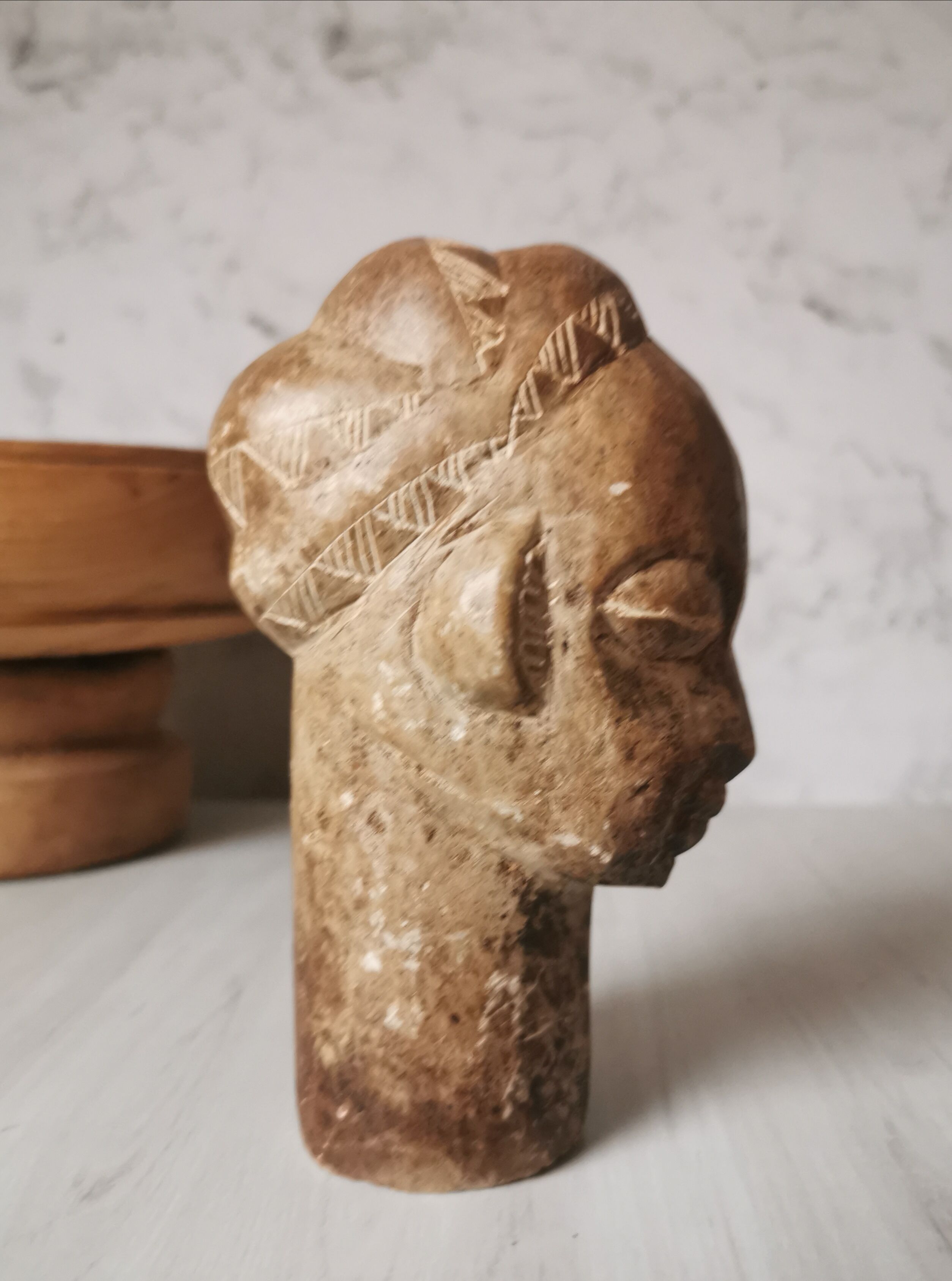 Statuette woman stone nbigou gabon