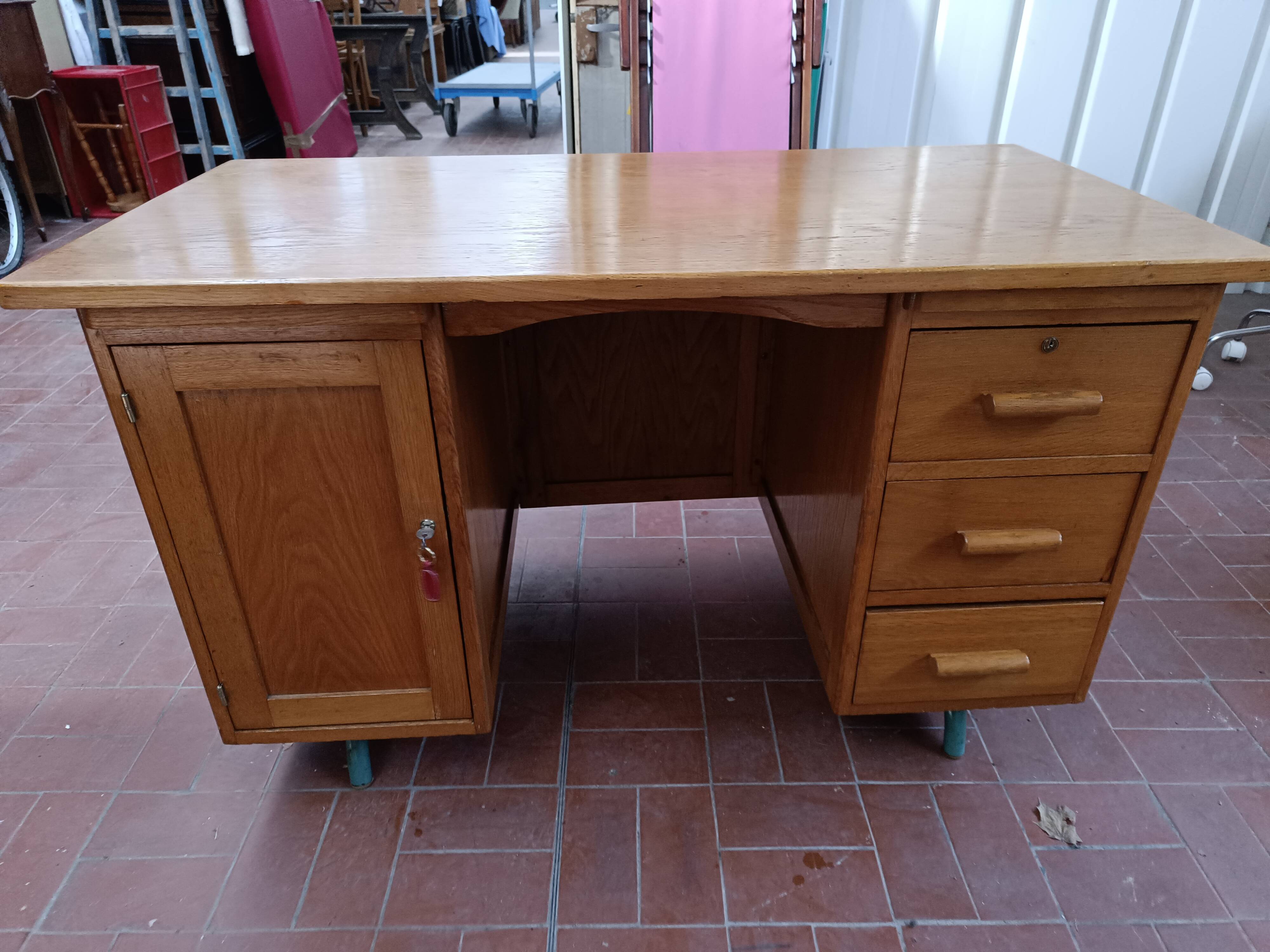 Teachers' desk and its Delagrave chair