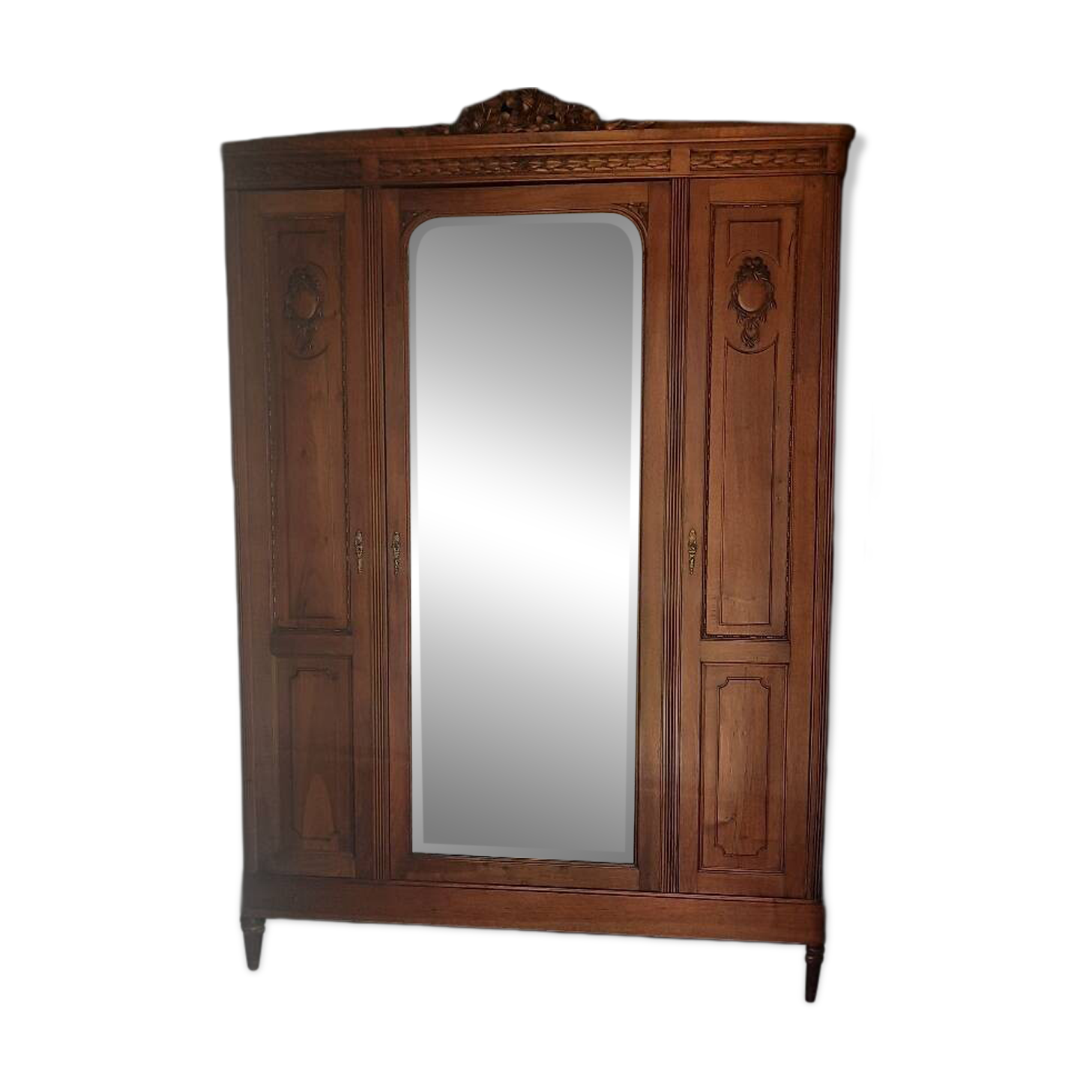 Armoire style louis XVI