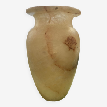 Vase balustre en albâtre mat