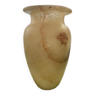 Baluster vase in matt alabaster