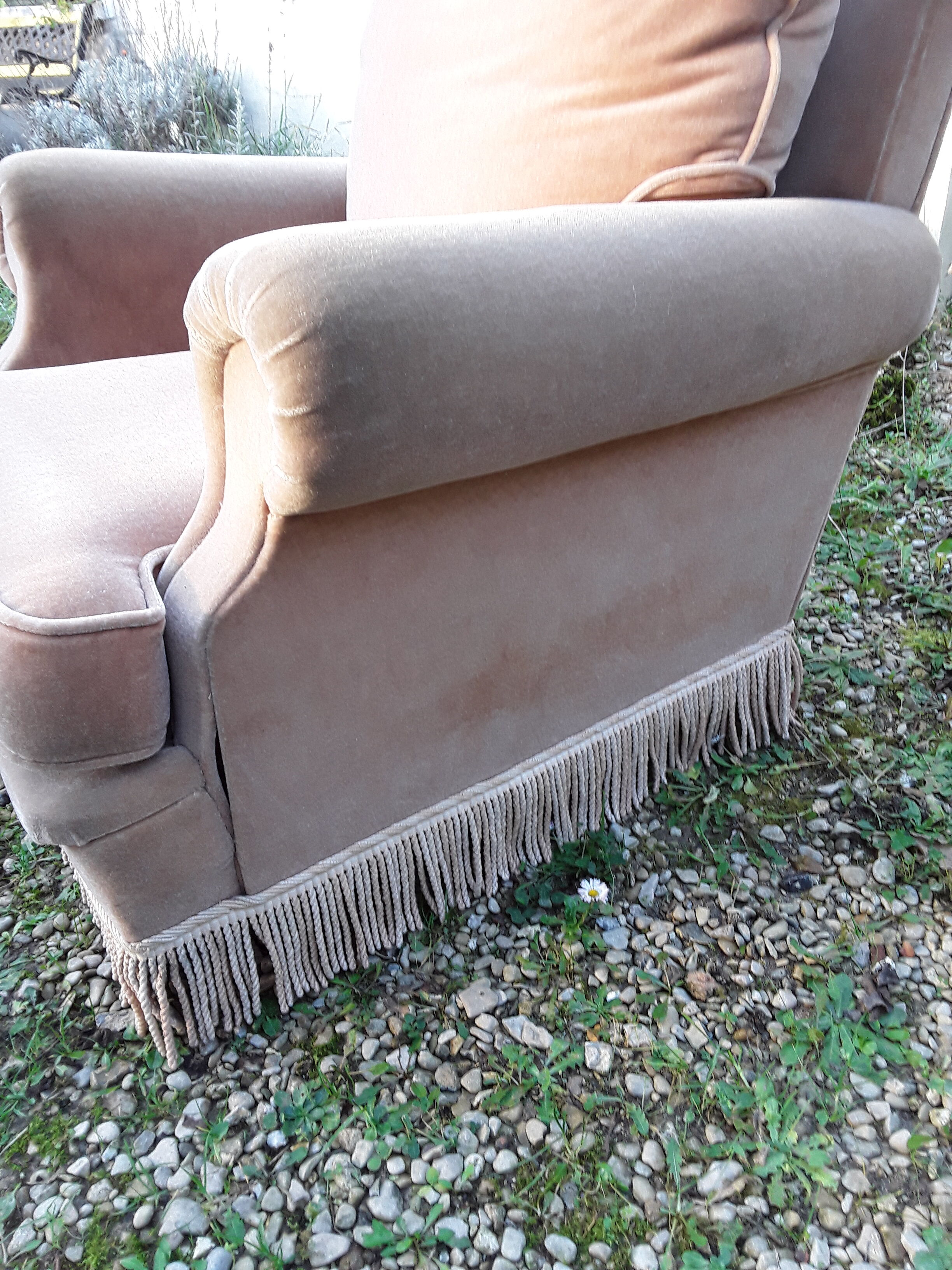 Large vintage toad chair