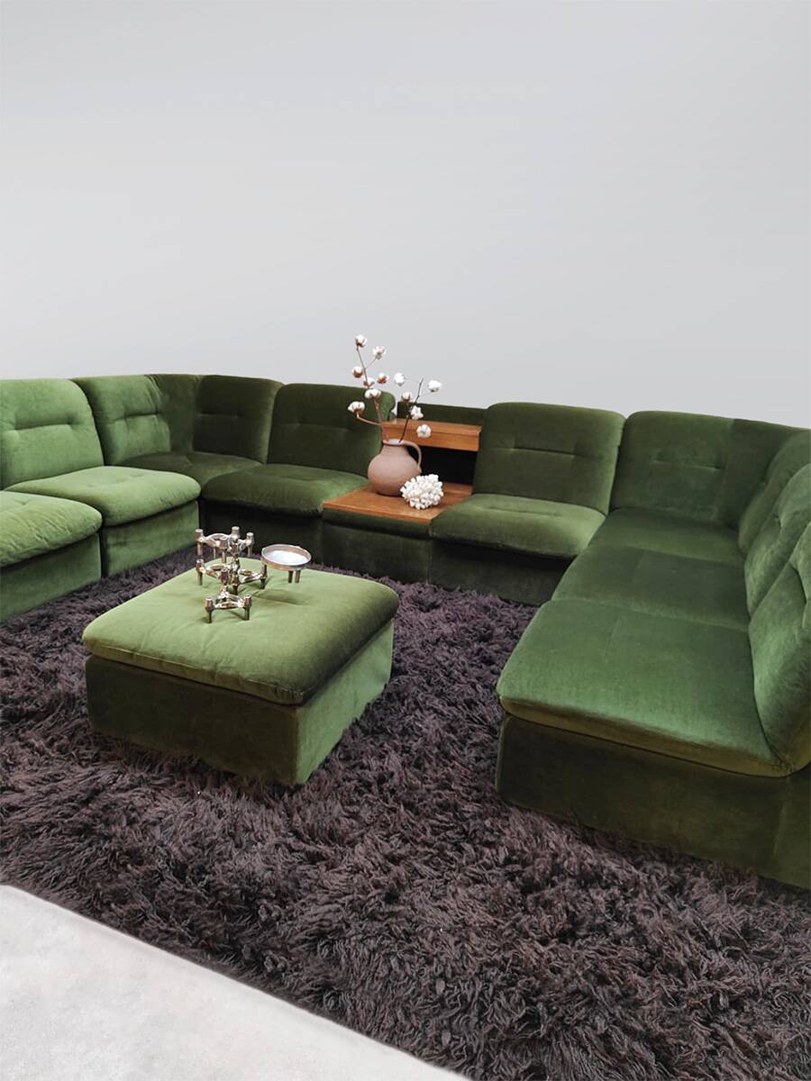 Canapé vintage modulable en velours "Green Spirit"