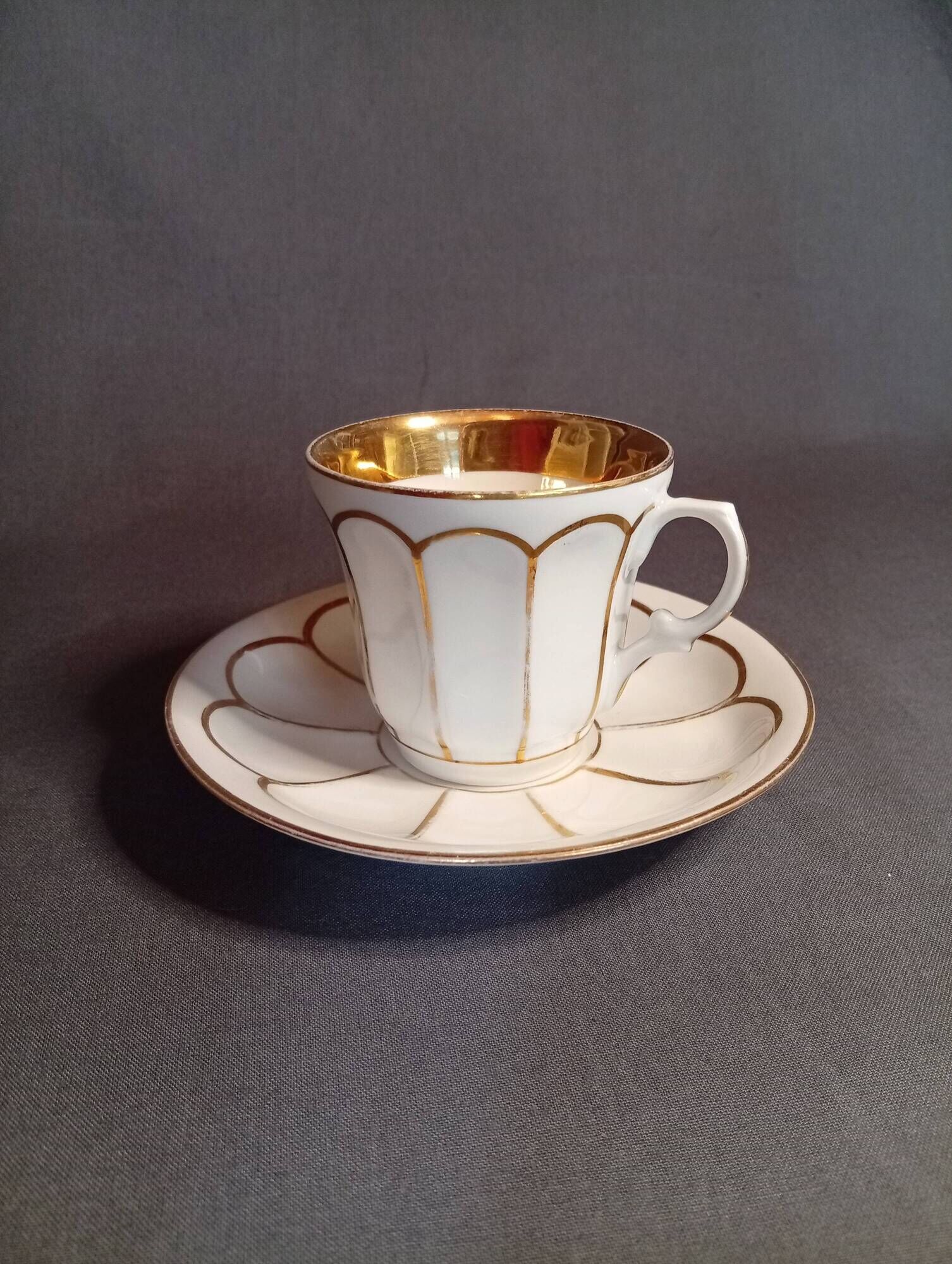 Set of 5 cups and saucers Paris Porcelain - Louis Philippe