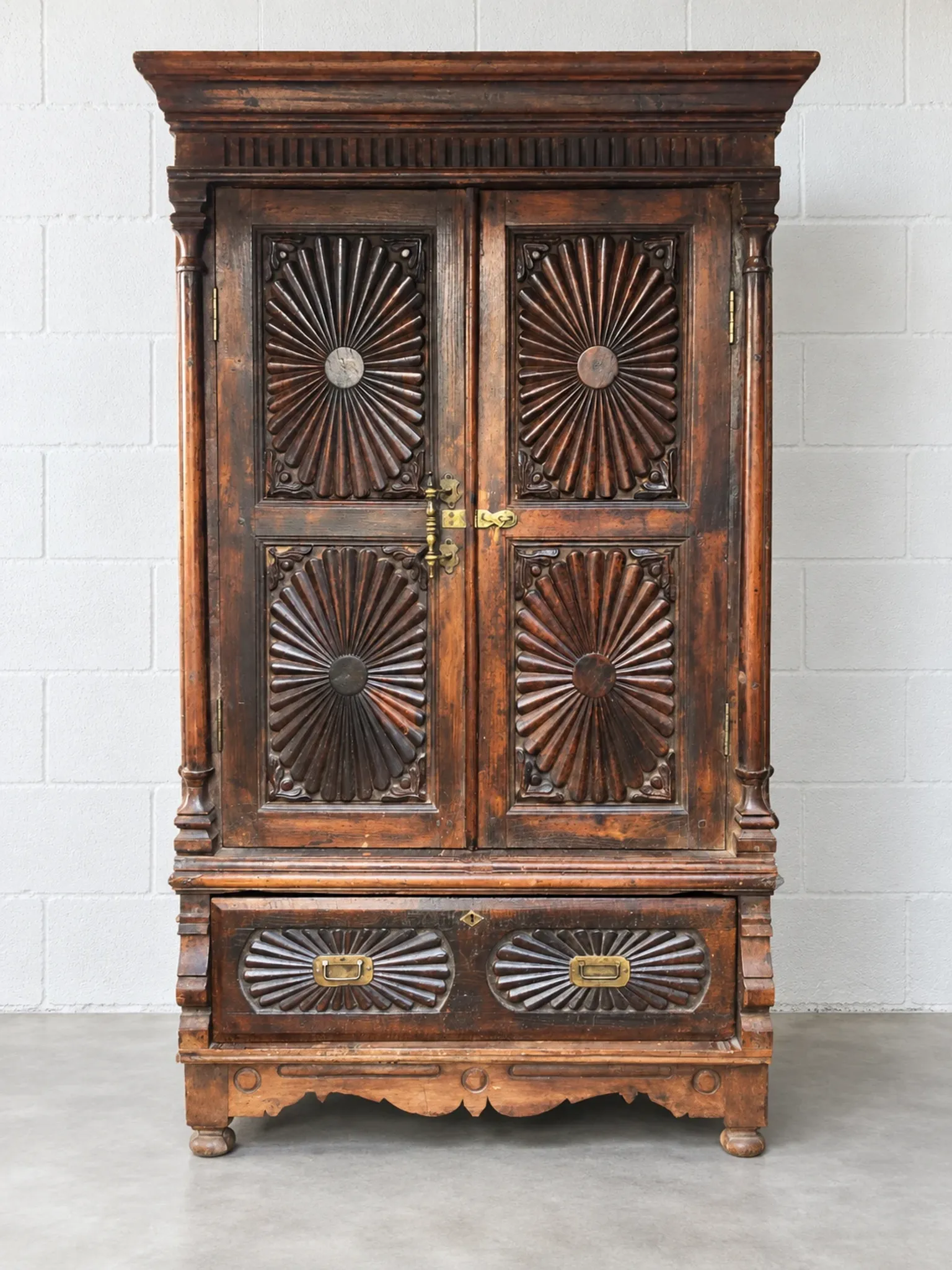 Armoire du Rajasthan teck sculpté