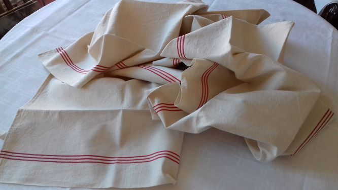 4 tea towels, rustic canvas, bistres.