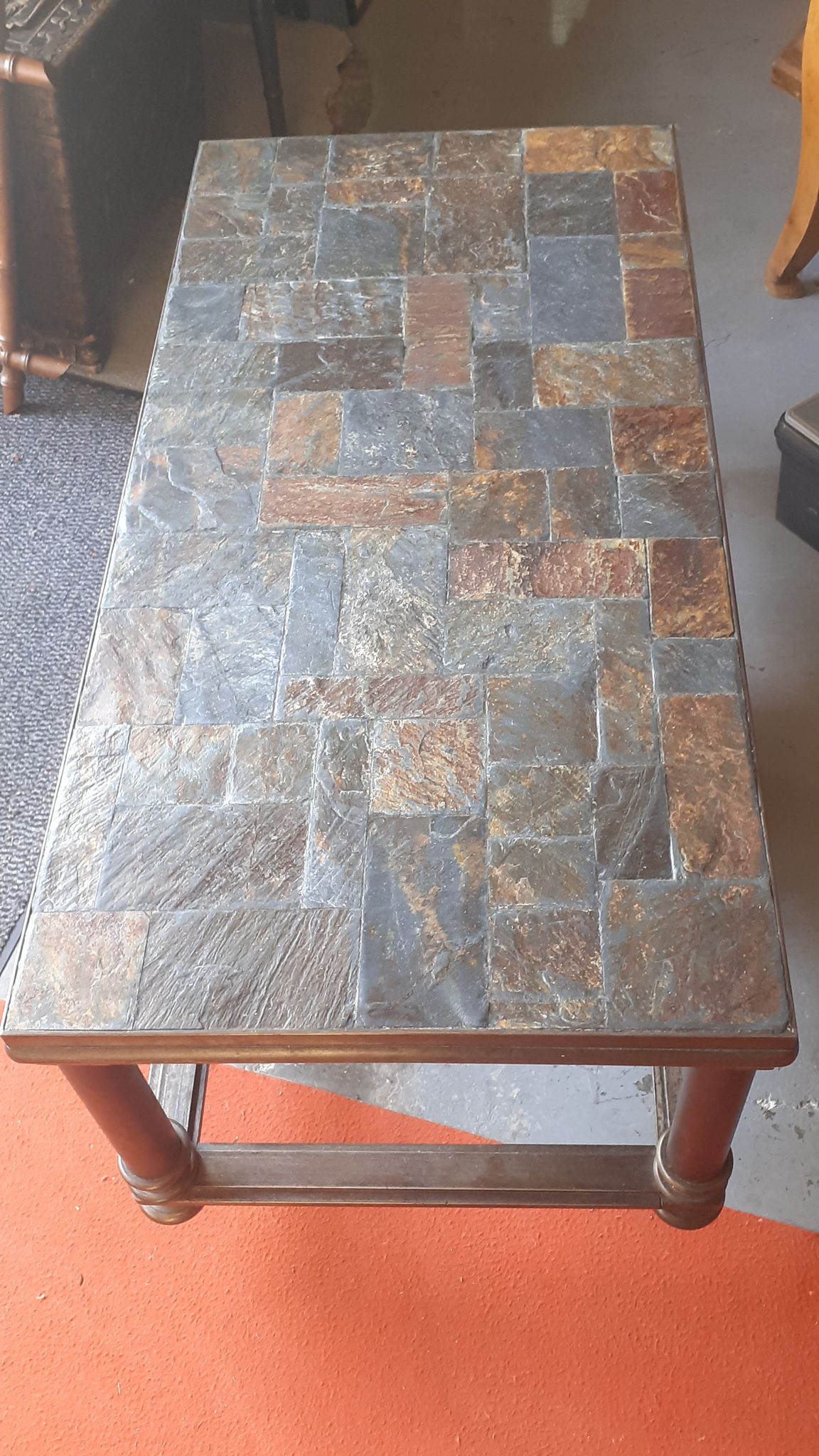 Table basse plateau carreau pierre nature pieds acier art deco