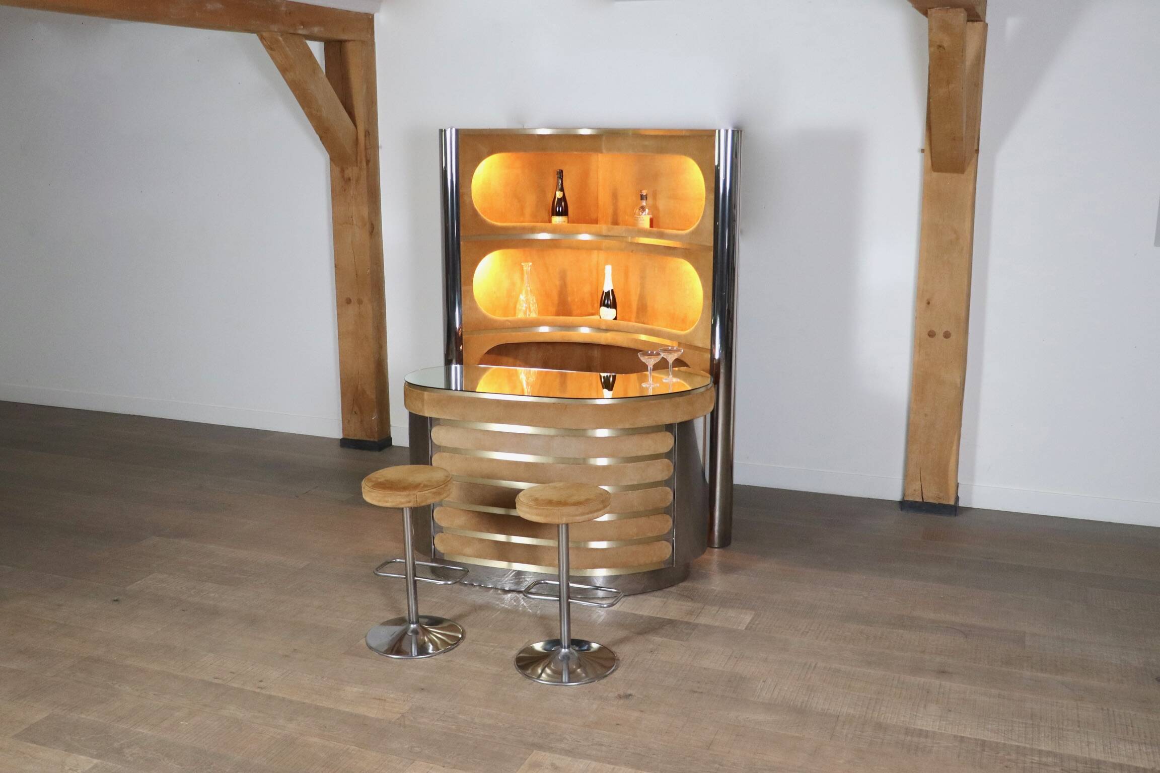 Suede and chrome bar with cognac-colored bar stools, Italy, 1970s