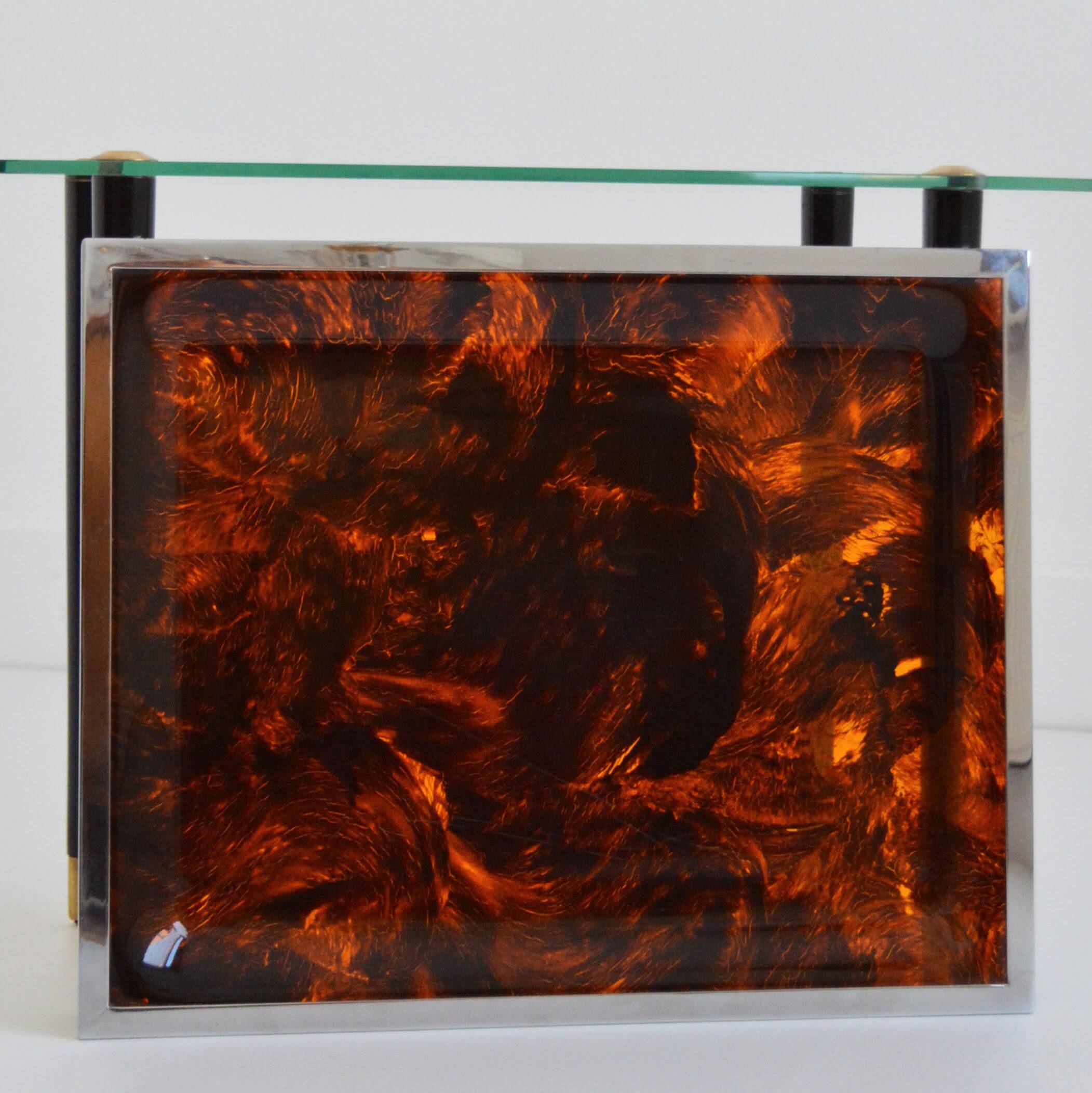 Plateau Christian Dior in plexiglass imitation tortoiseshell and chrome.