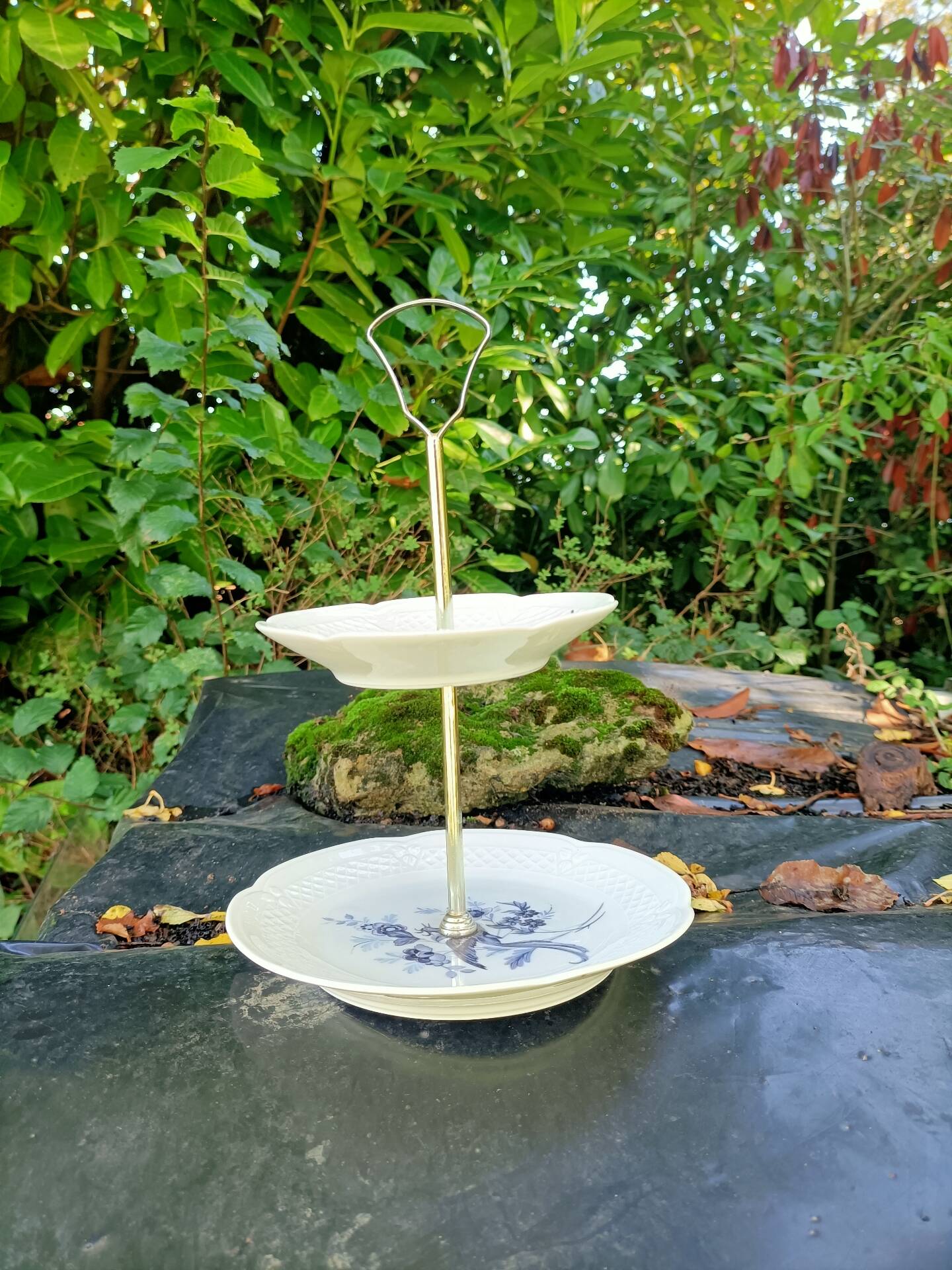Berry cake stand
