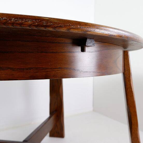 Table de salle à manger ronde à rallonge en chêne massif Brutalist 1950s Mid-20th Century