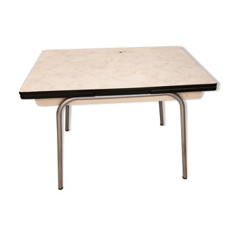 Table in formica