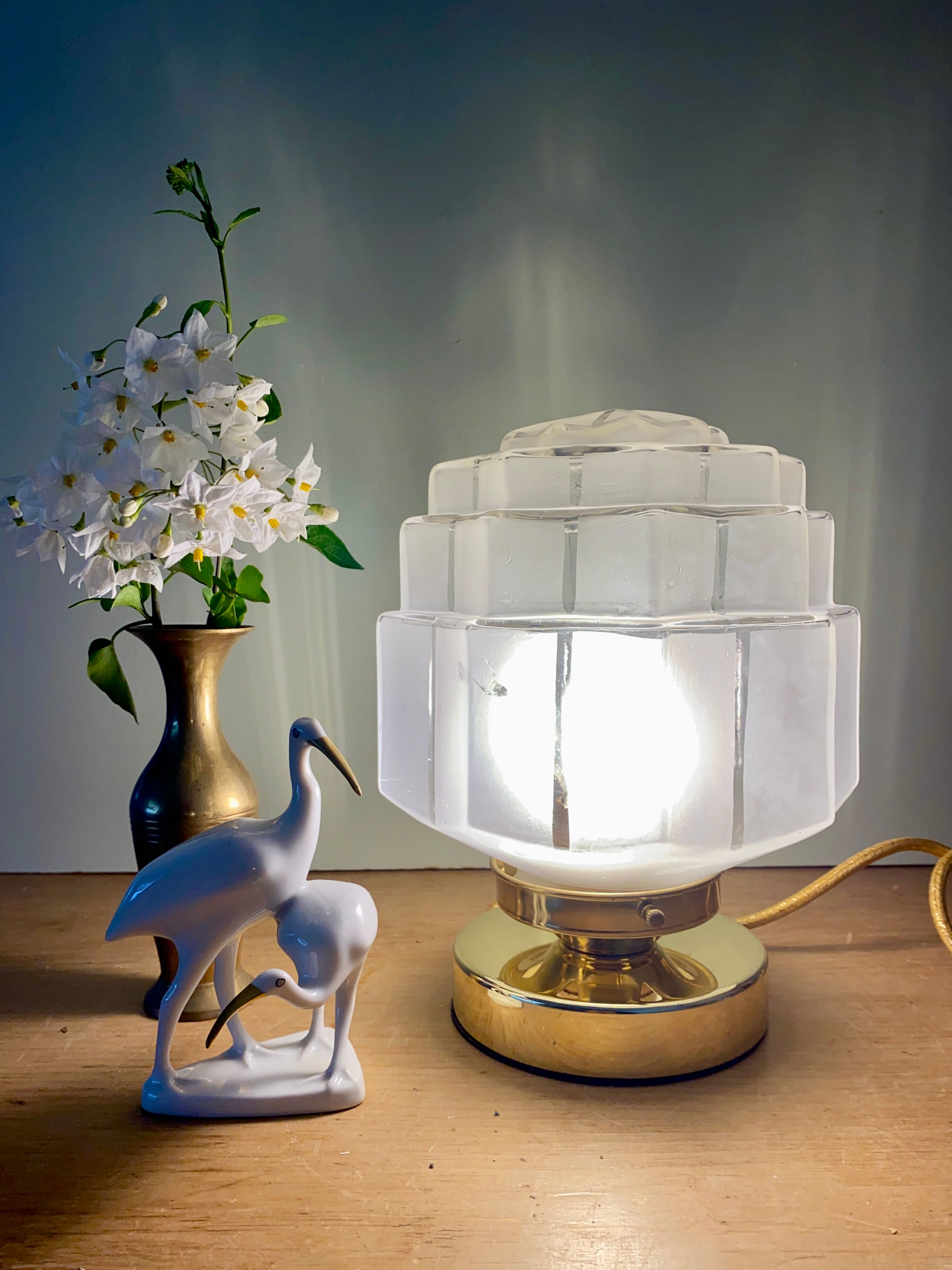 Vintage art deco globe table lamp in frosted glass