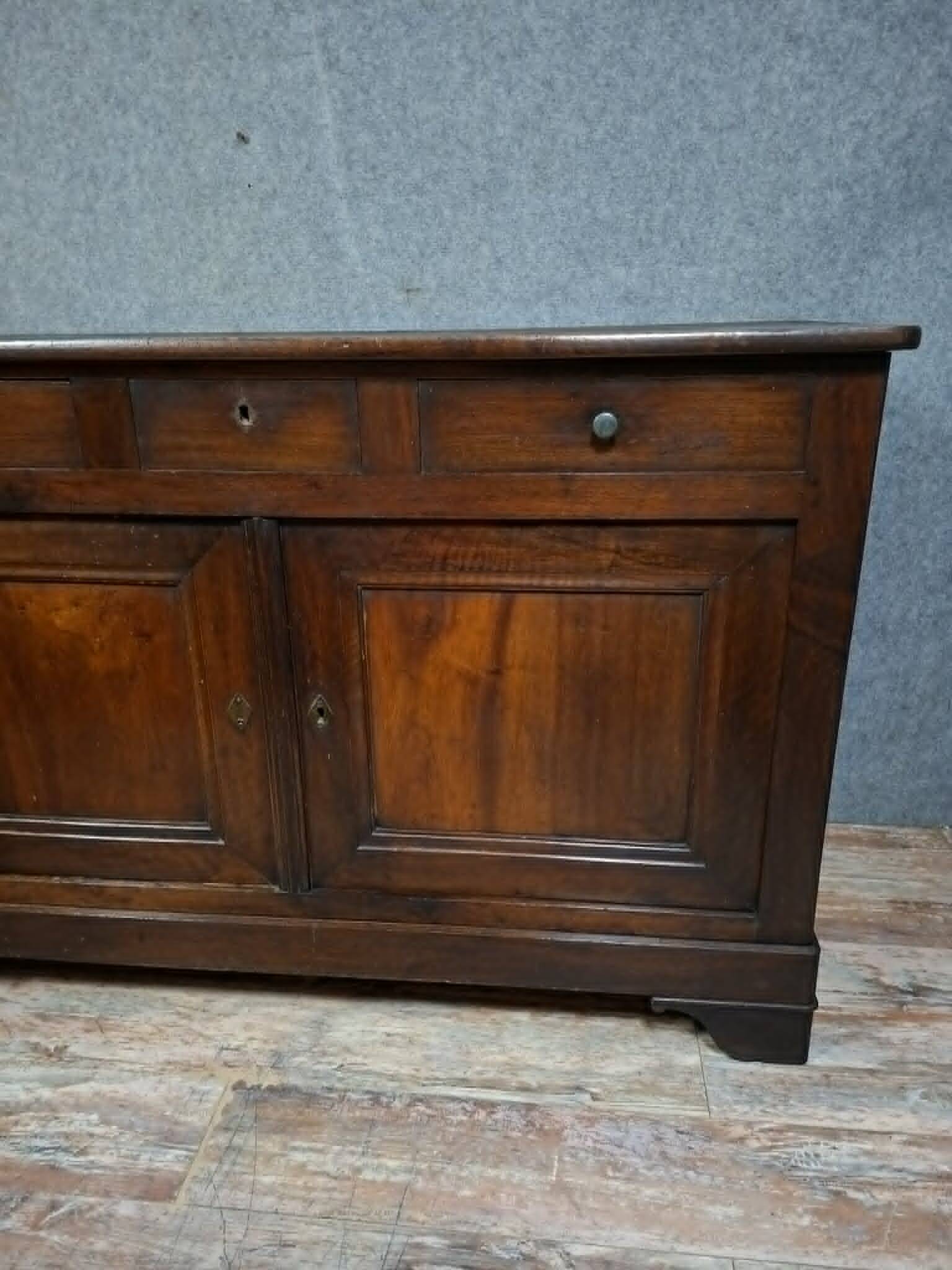 Buffet from the Louis Philippe era in solid walnut, dating from the 19th century.