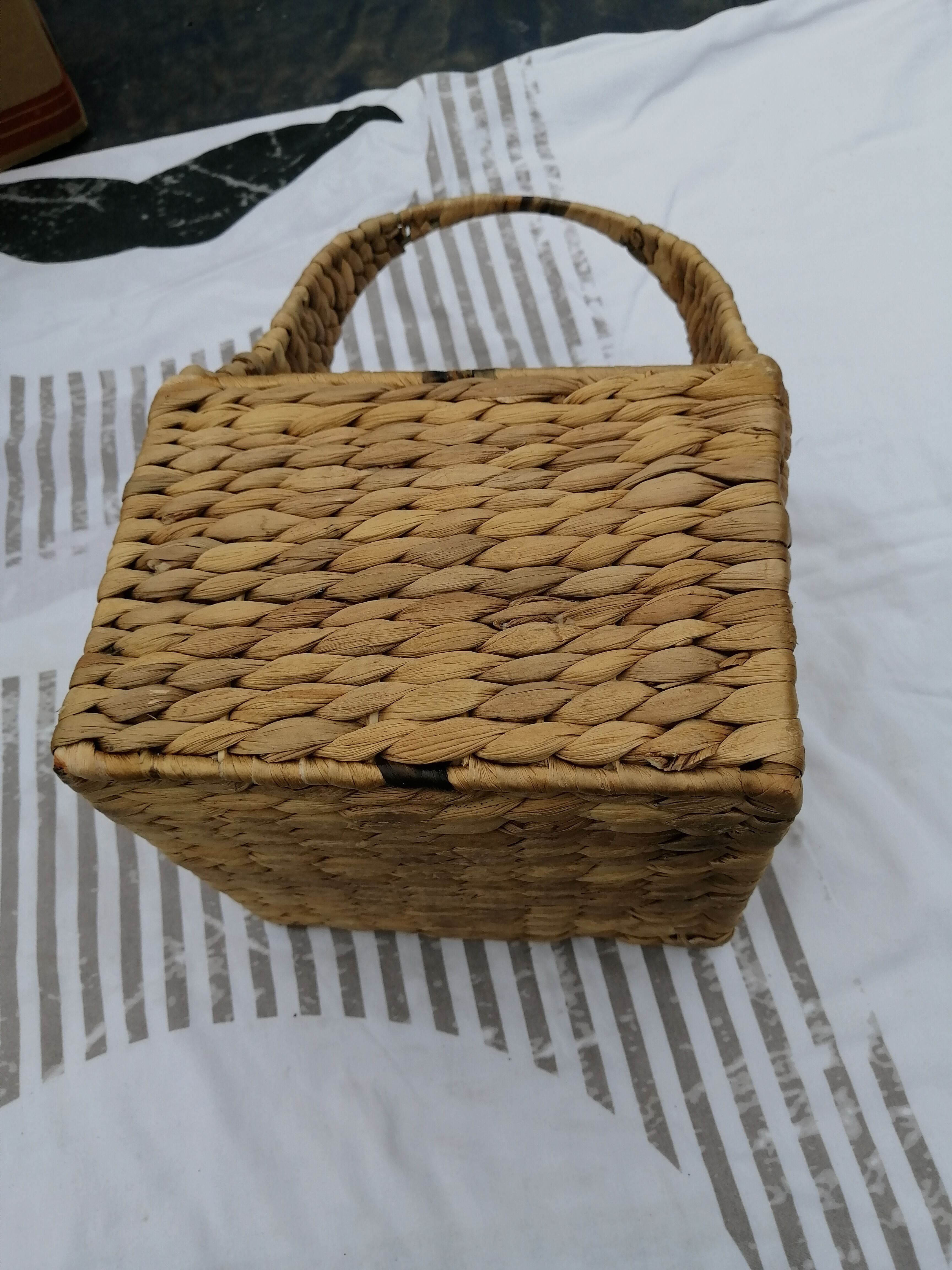 Panier en osier porte bouteille