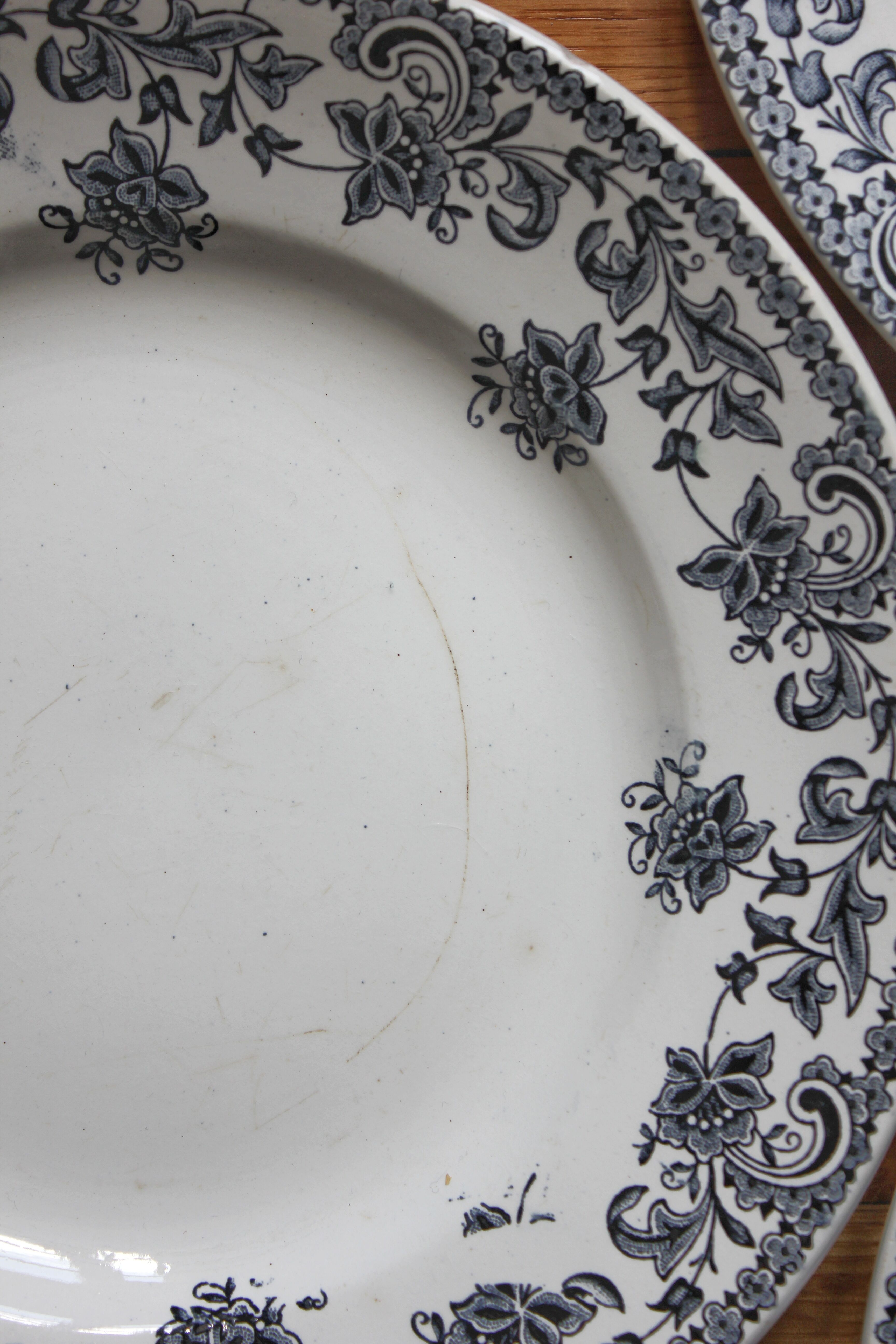 3 flat ironware plates, "Jane" model, Saint Amand