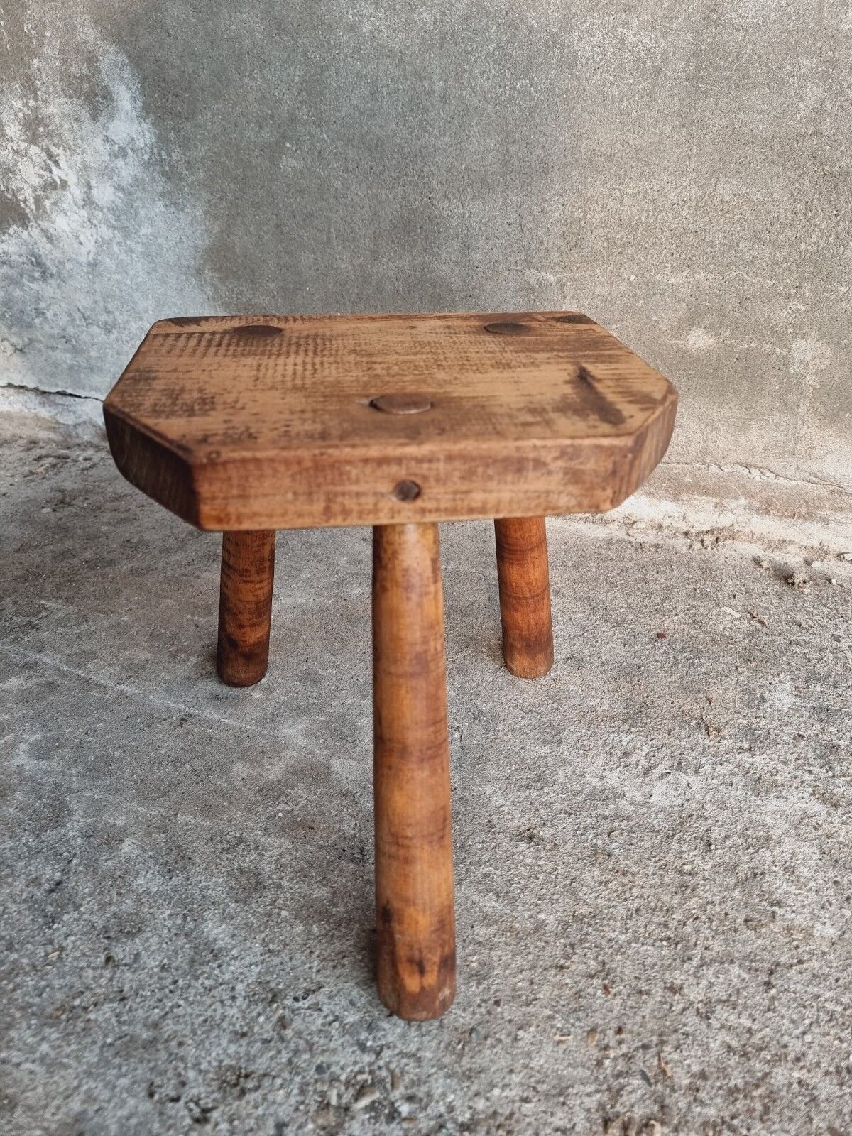 Brocante stool 3-legged plant table