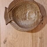 Deep plates in the shape of fish in stoneware