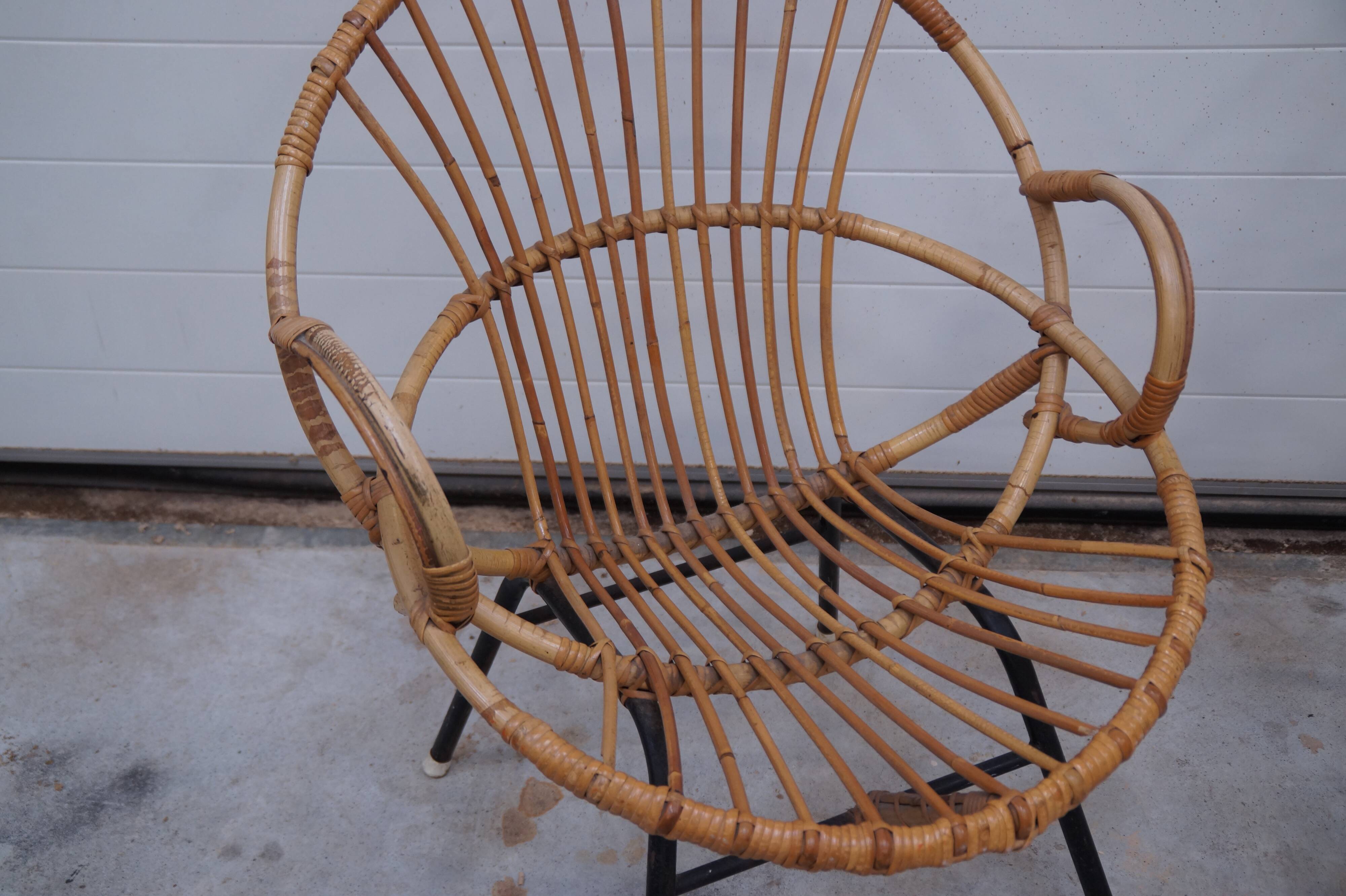 Paire de fauteuils corbeille en rotin