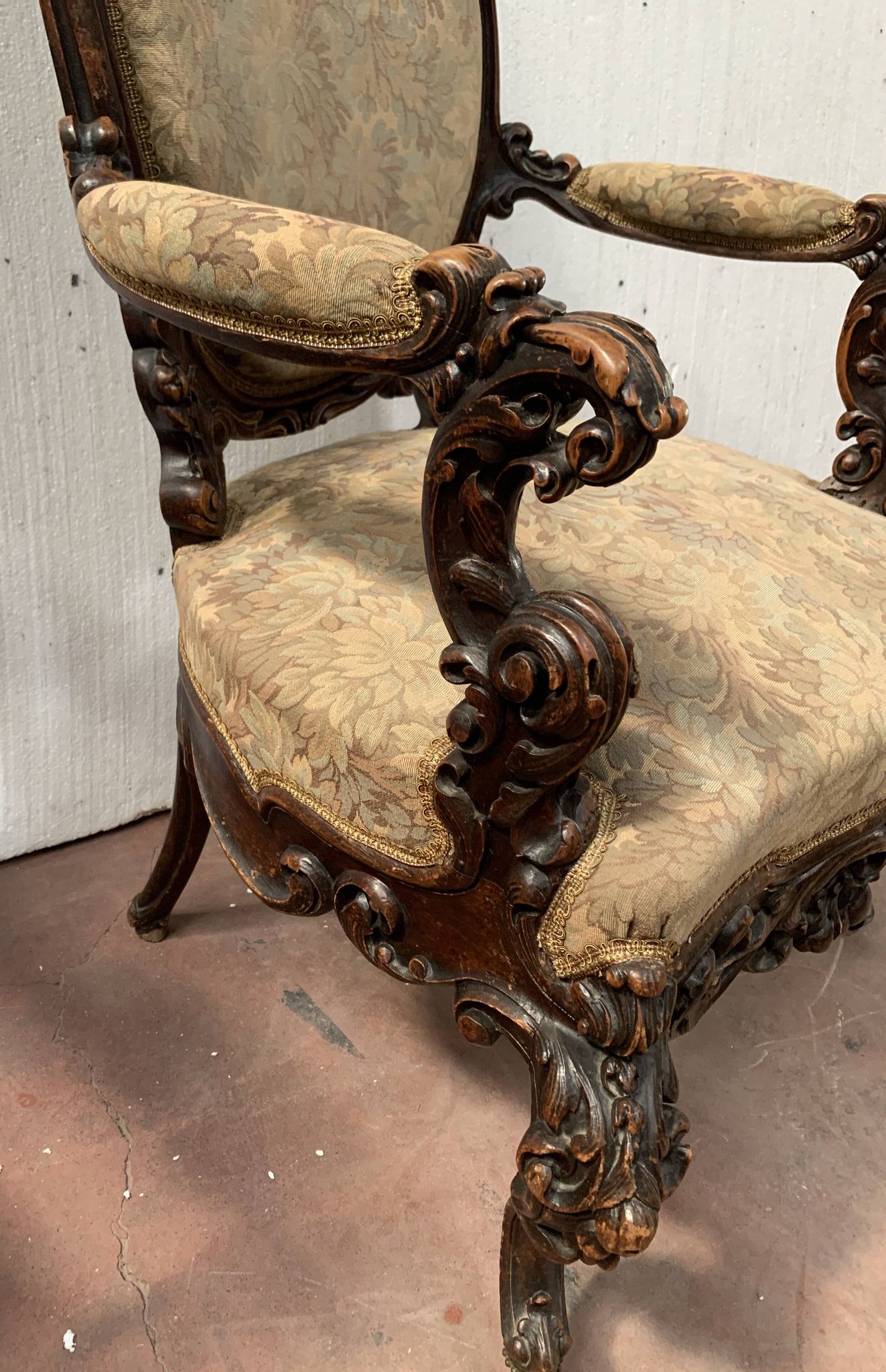Fauteuil d'apparat richement sculpté Napoléon III