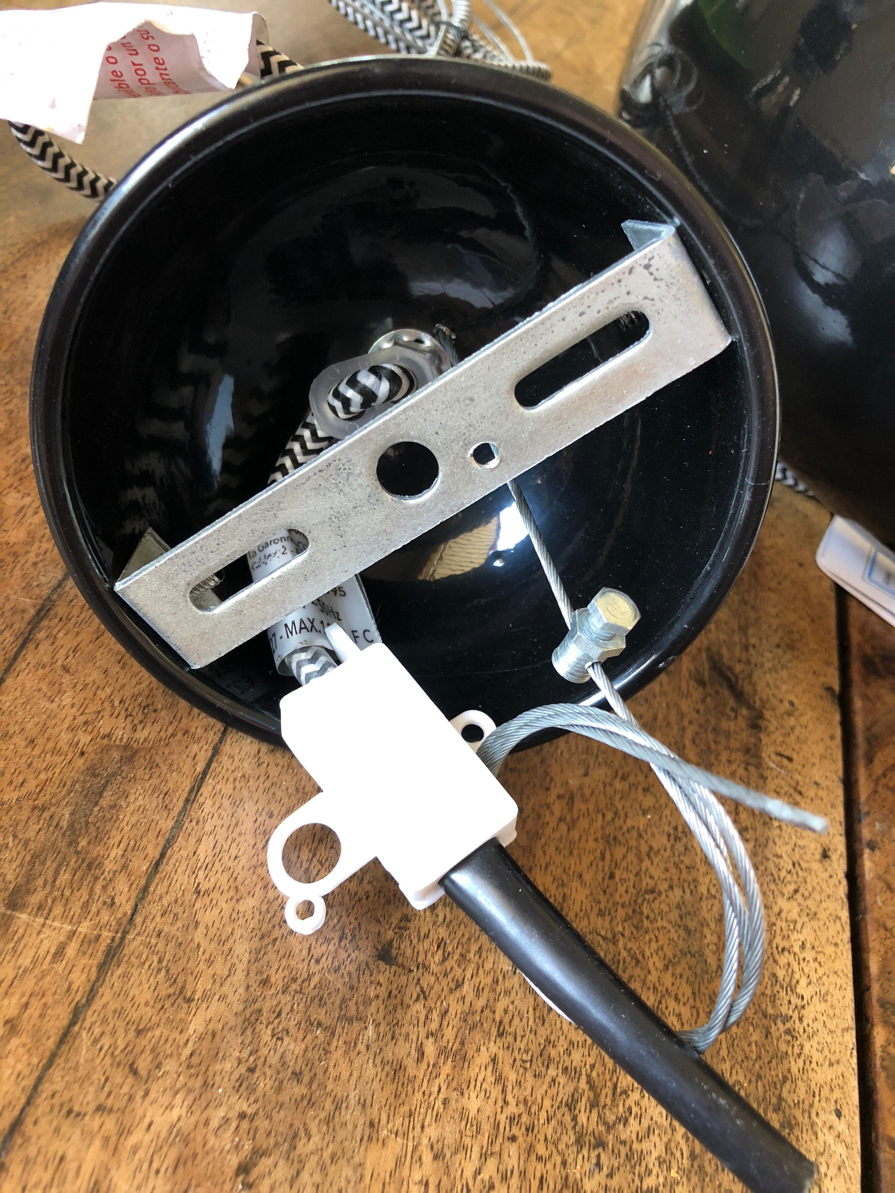 Black lacquered and wood suspension