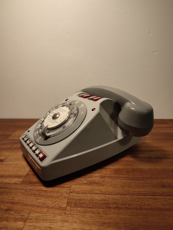 Dial telephone