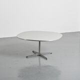 Coffee table by Arne Jacobsen, Fritz Hansen, circa 1970.