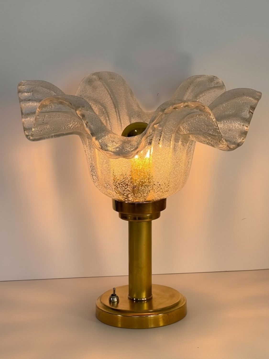 Table lamp "Corolle" – Murano Bullicante glass & patinated brass