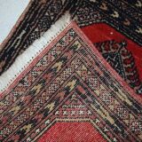 Tapis vintage fait main Lahore en laine rouge (45cm x 58cm) – Années 1970