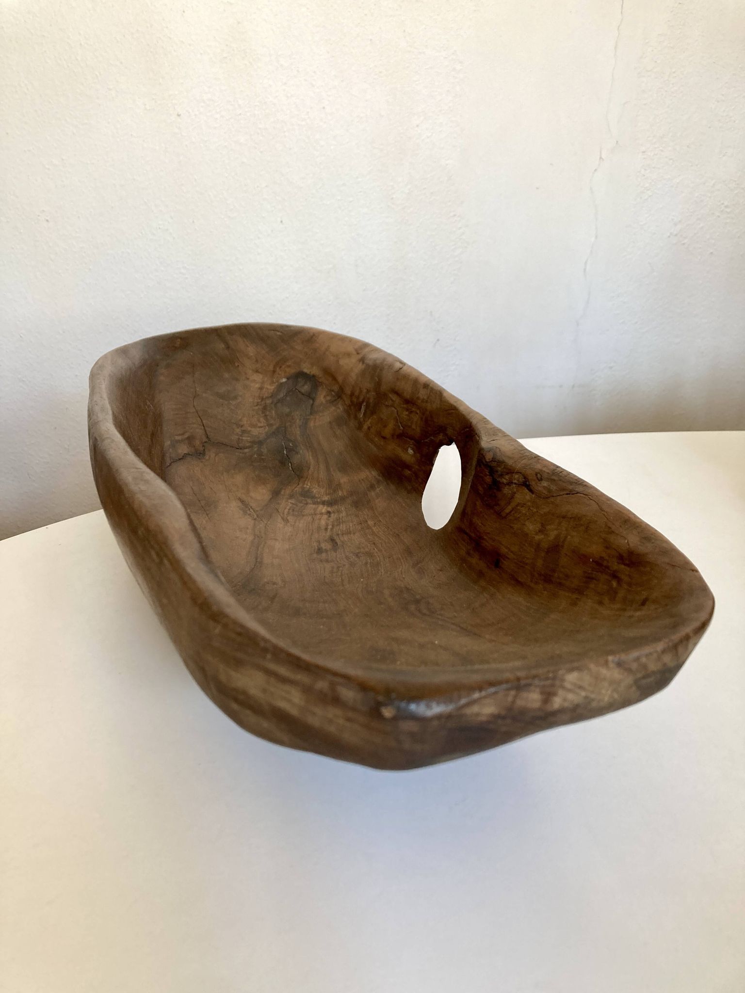 Coupe centre de table XxXL en bois de noyer creusé 1960 monoxyle