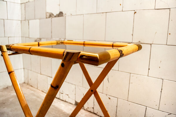 table en bambou, miroir et laiton par cadeau années 1970