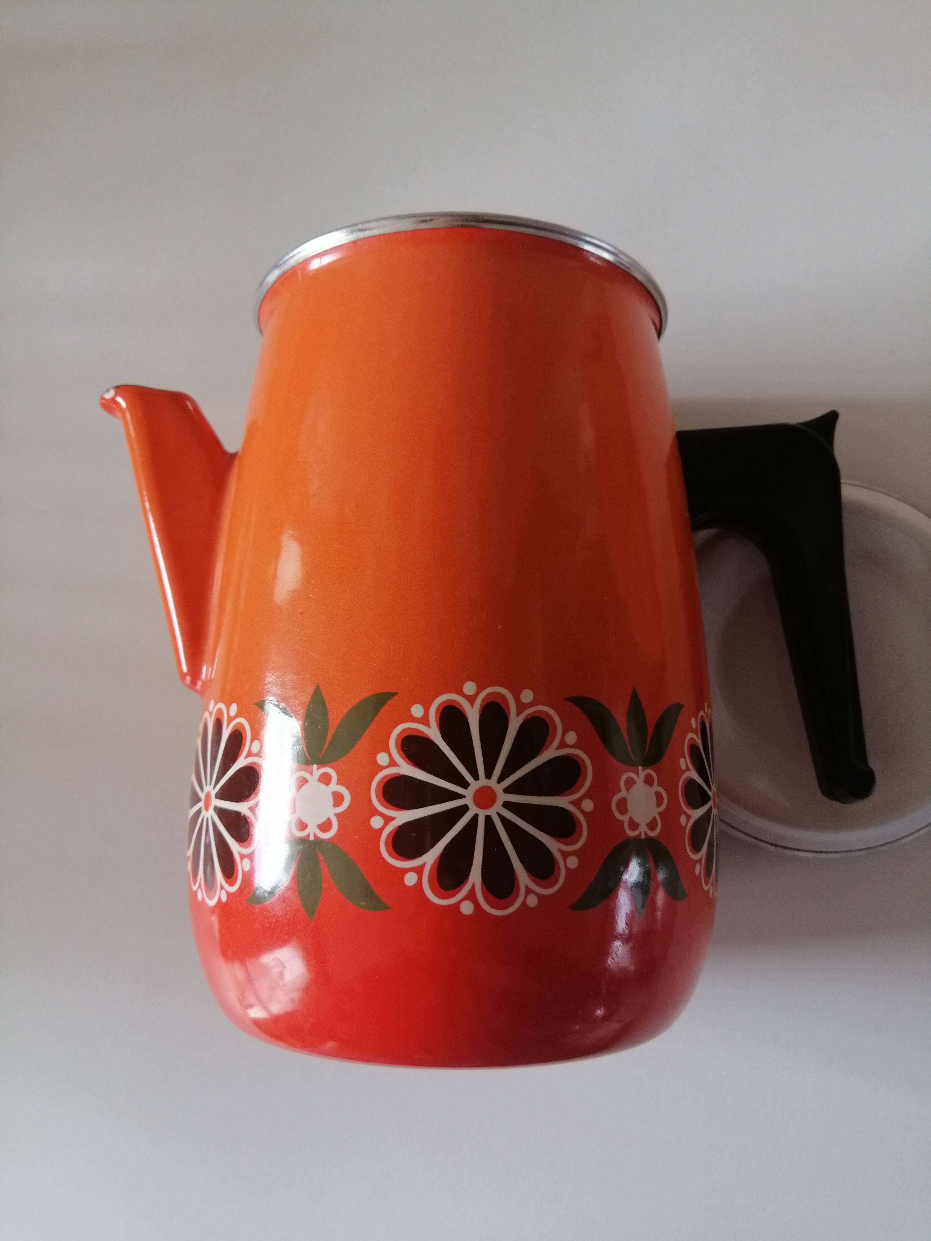 Enamelled coffee maker