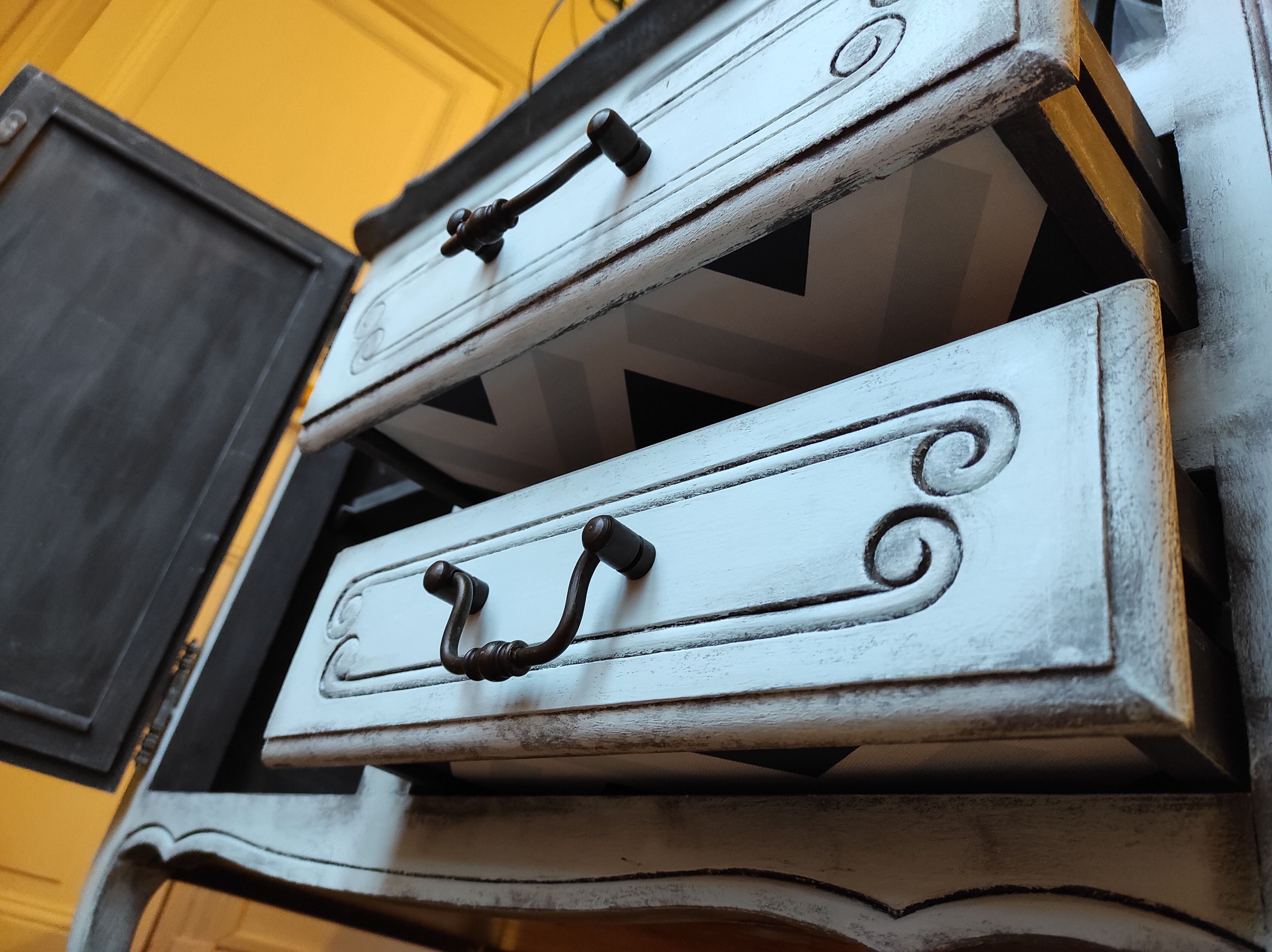 Tiffany style buffet