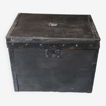 Old J. Krogner trunk