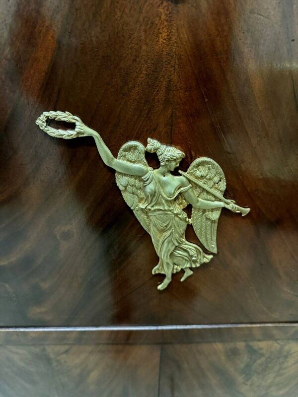 Secrétaire époque Empire en acajou à quatre colonnes surmontées de chapiteaux en bronze