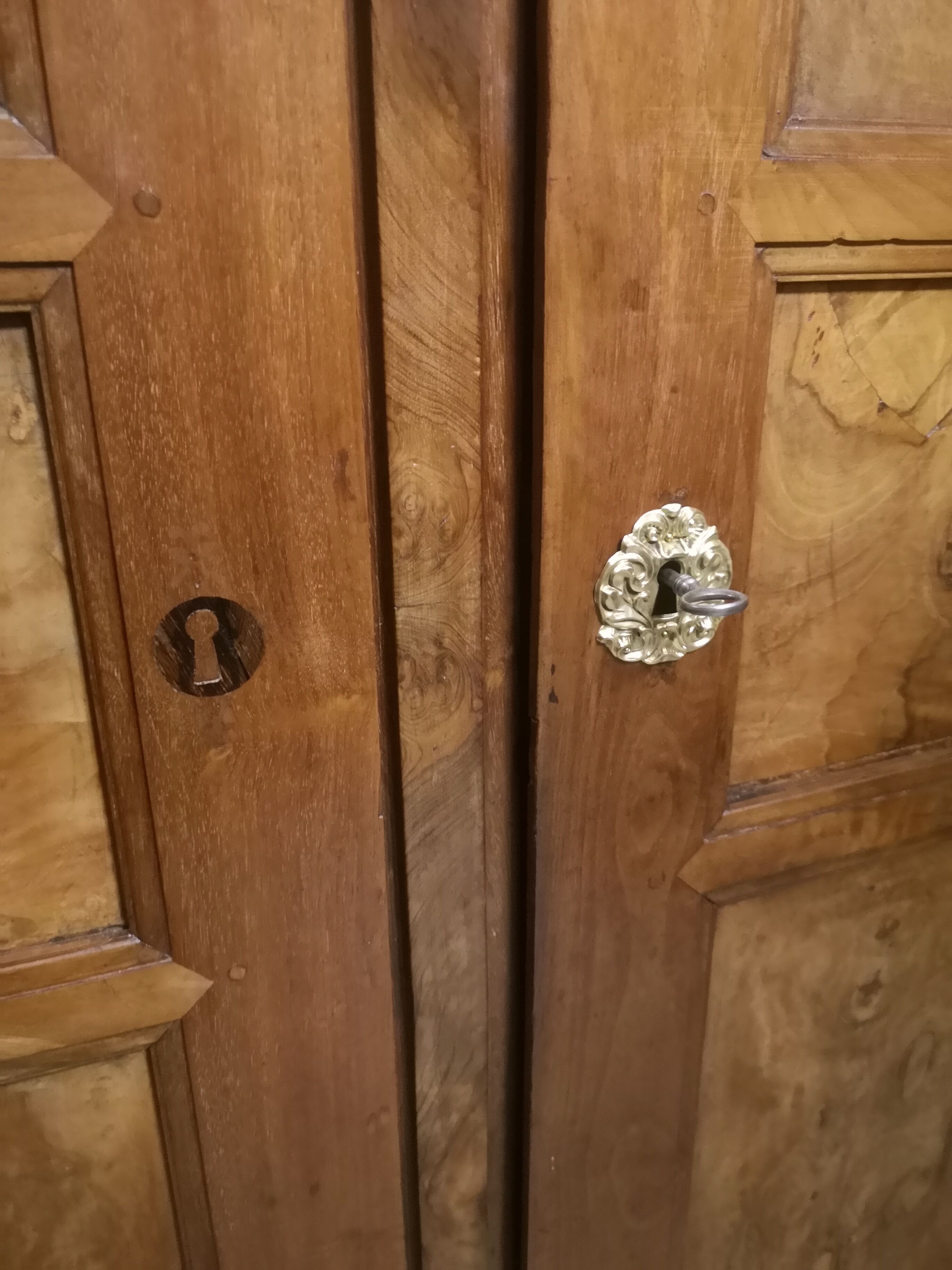 Magnifying glass veneer cabinet