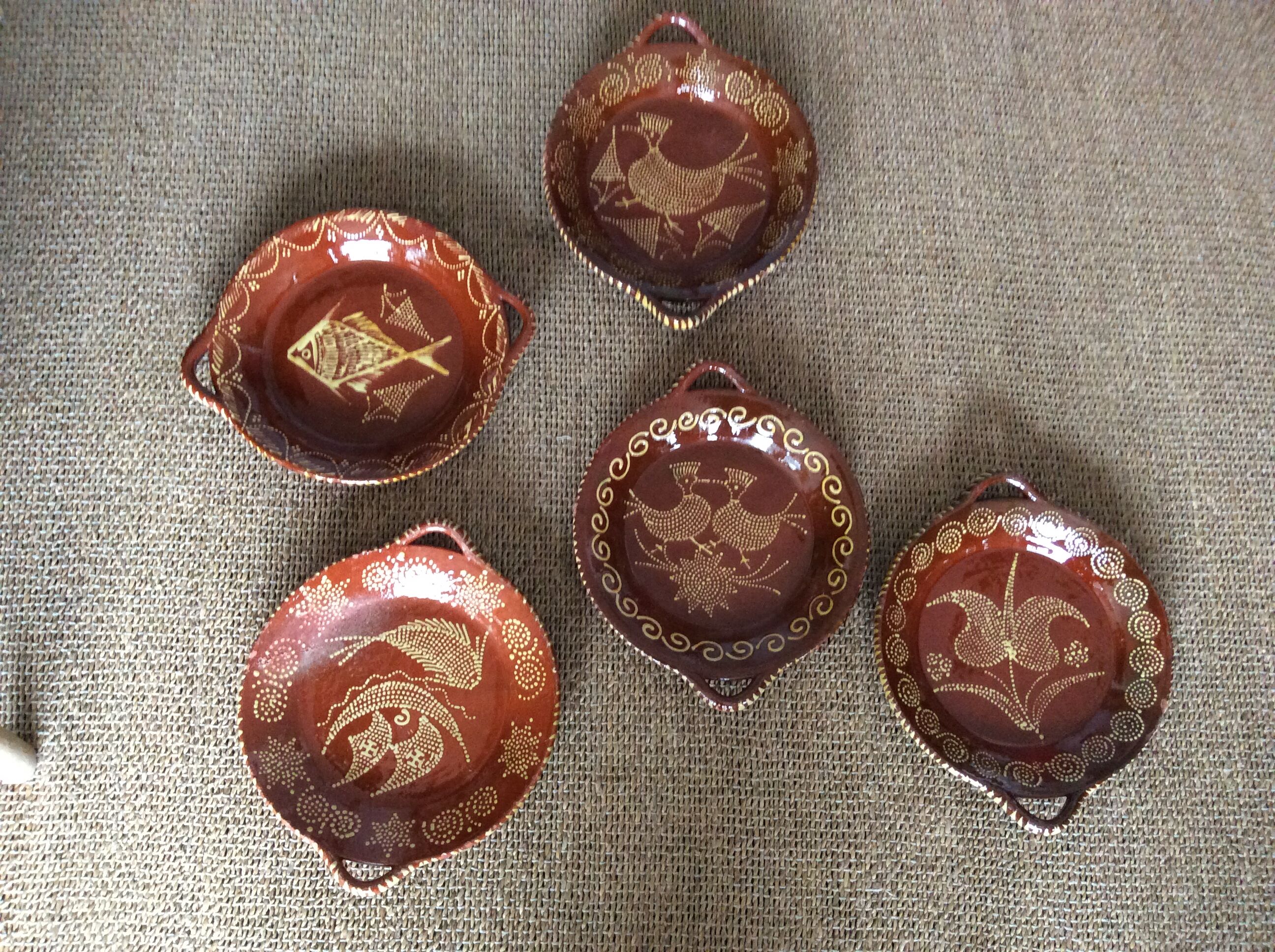 5 flat plates in glazed terracotta